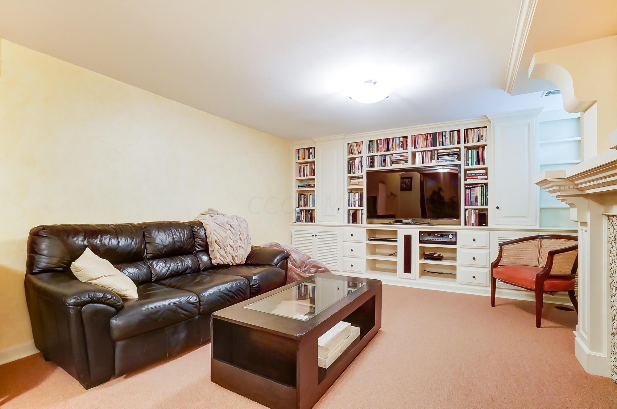 1874 Collingswood Road