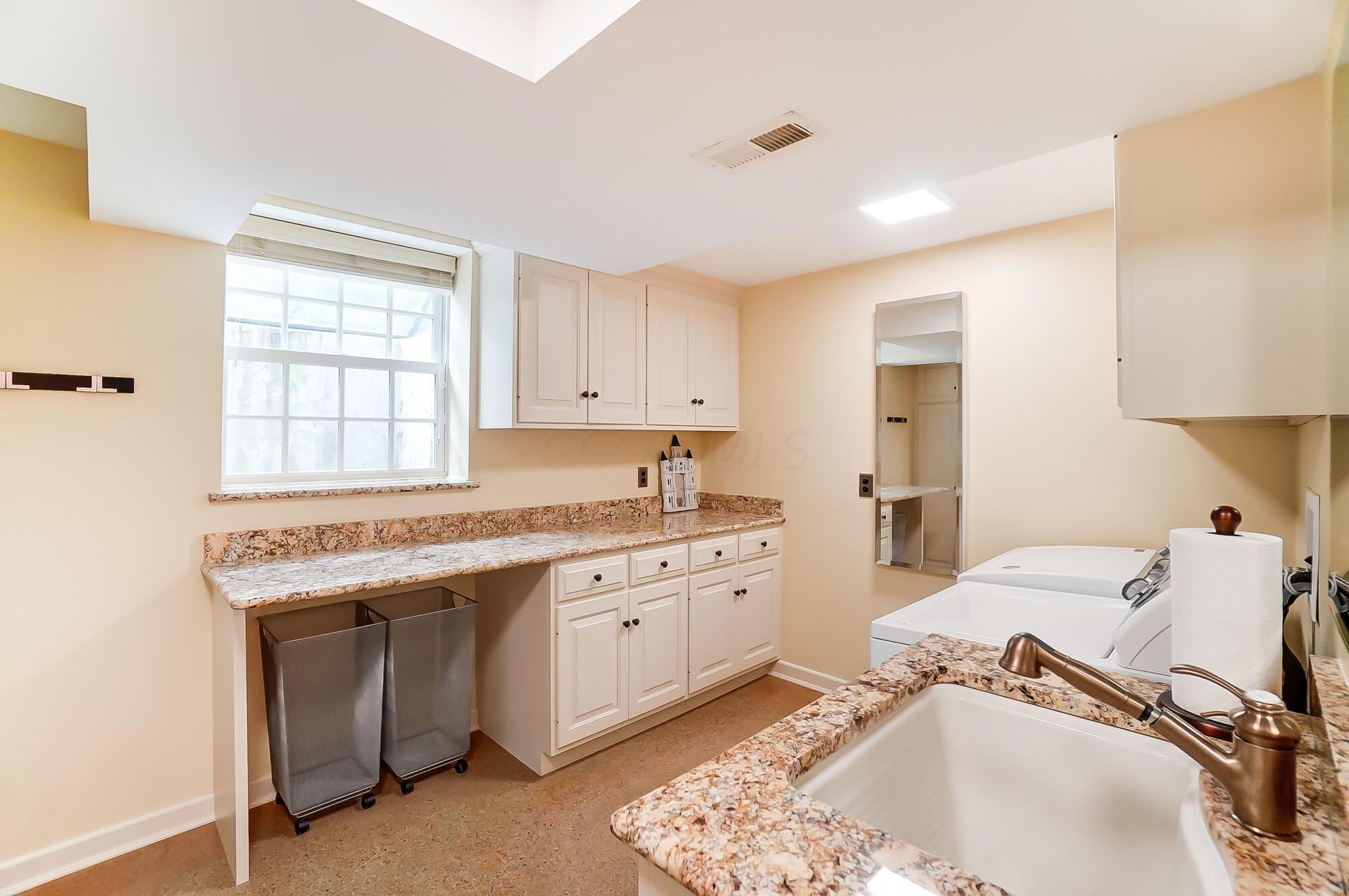 1874 Collingswood Road