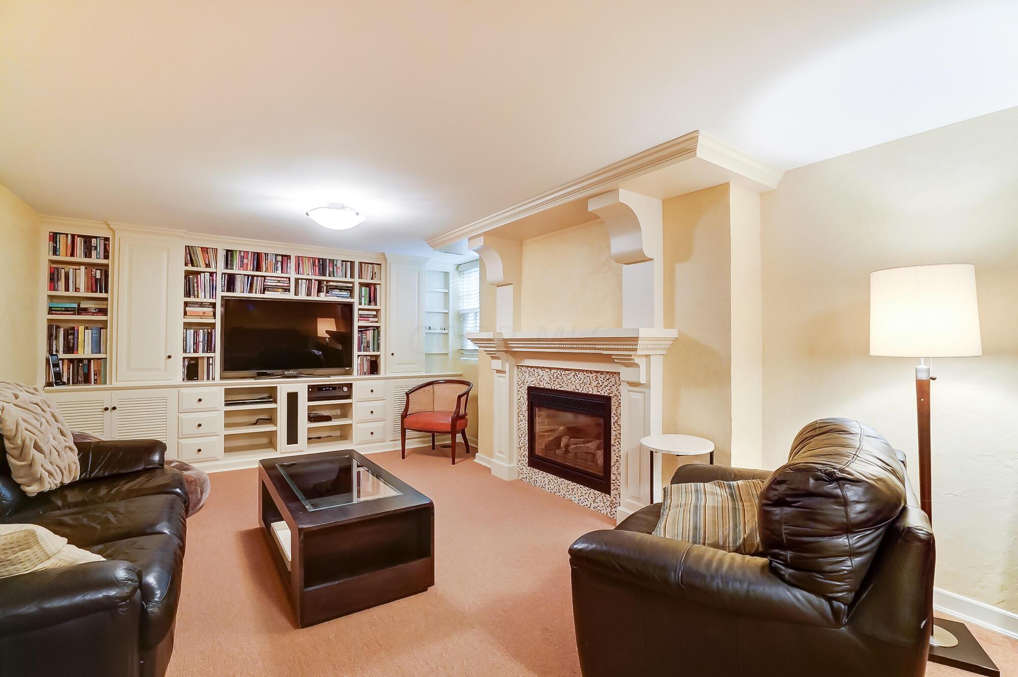 1874 Collingswood Road