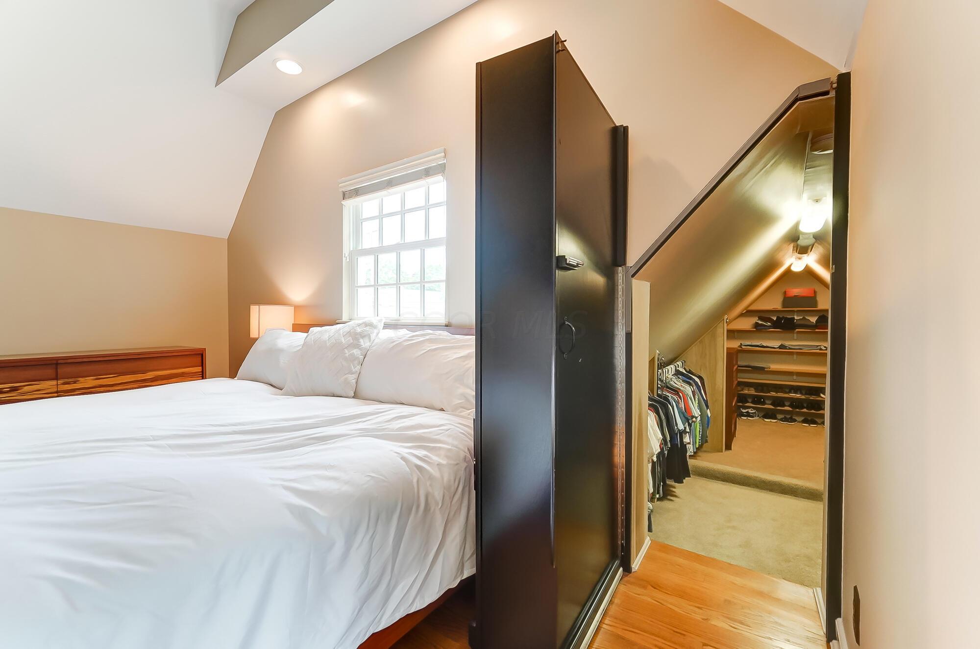 1874 Collingswood Road