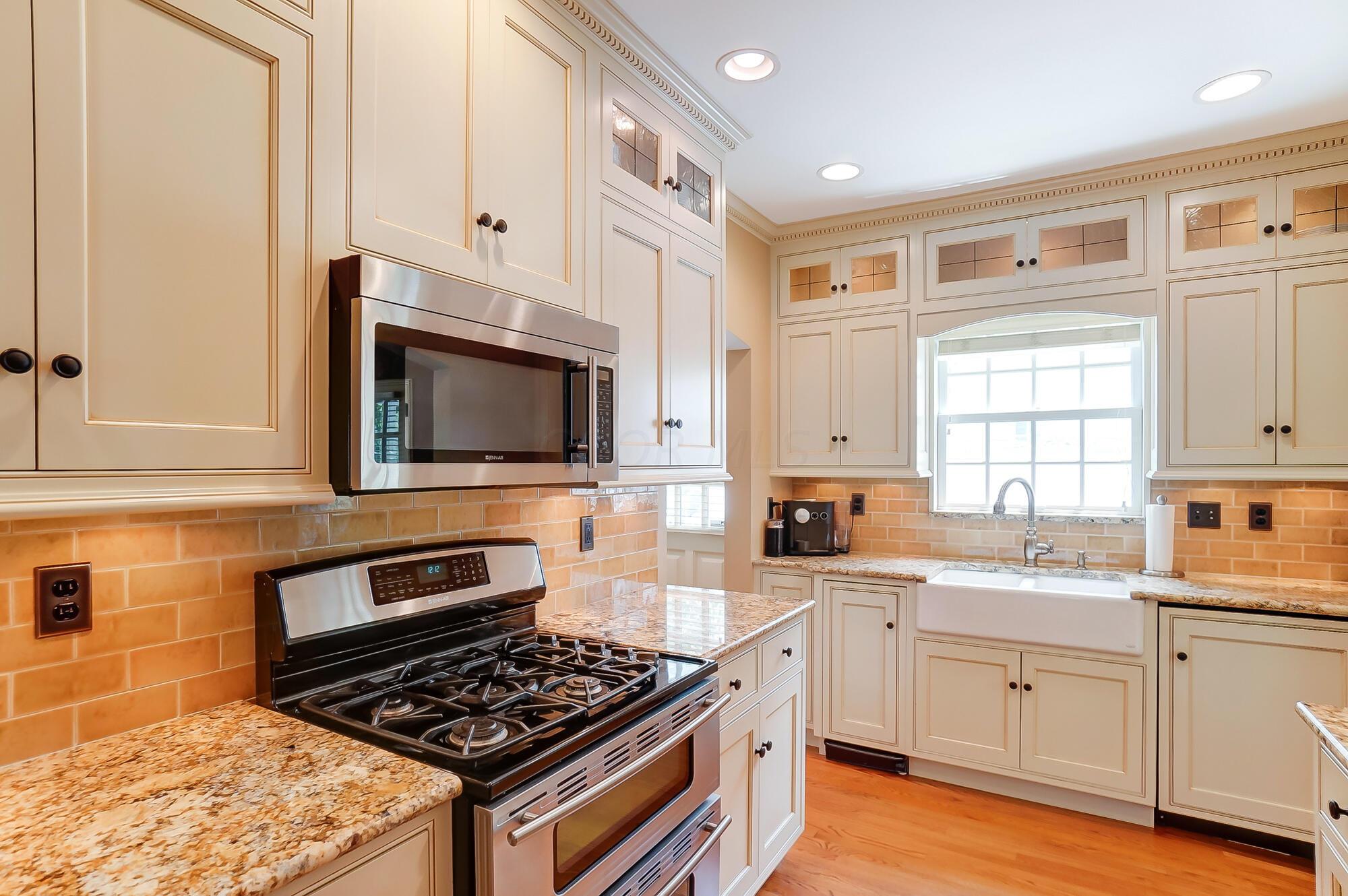 1874 Collingswood Road