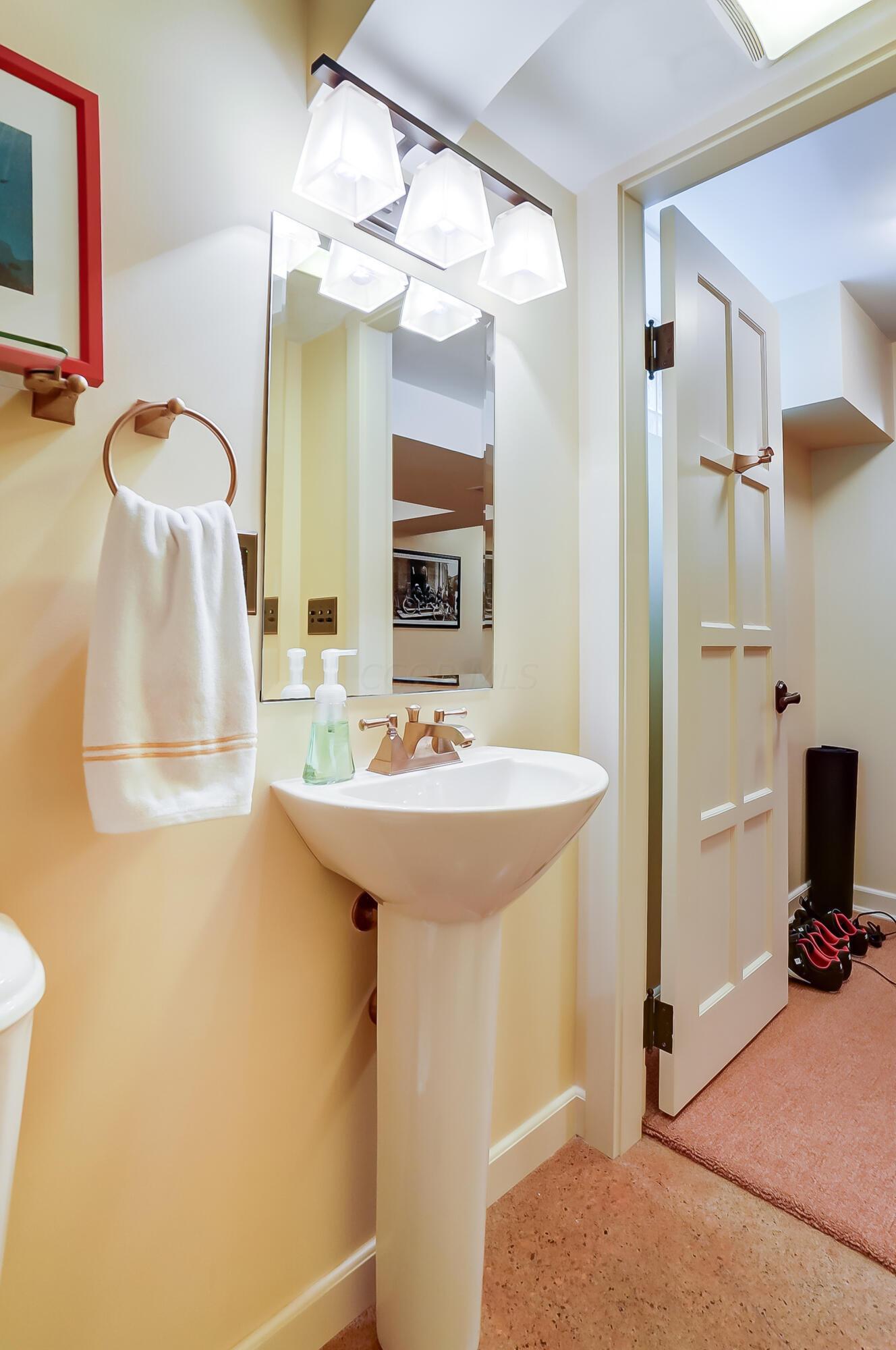 1874 Collingswood Road