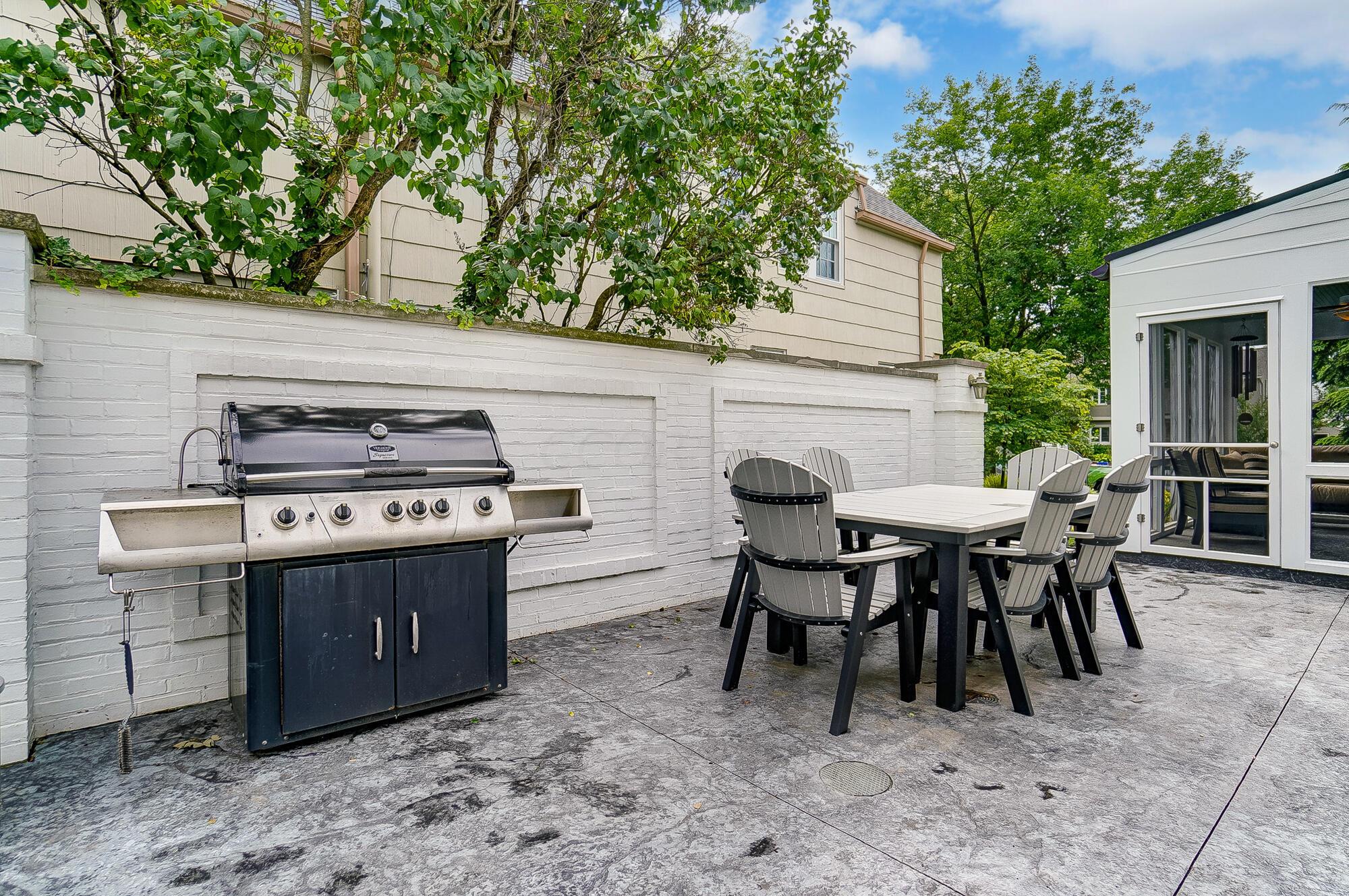 1874 Collingswood Road