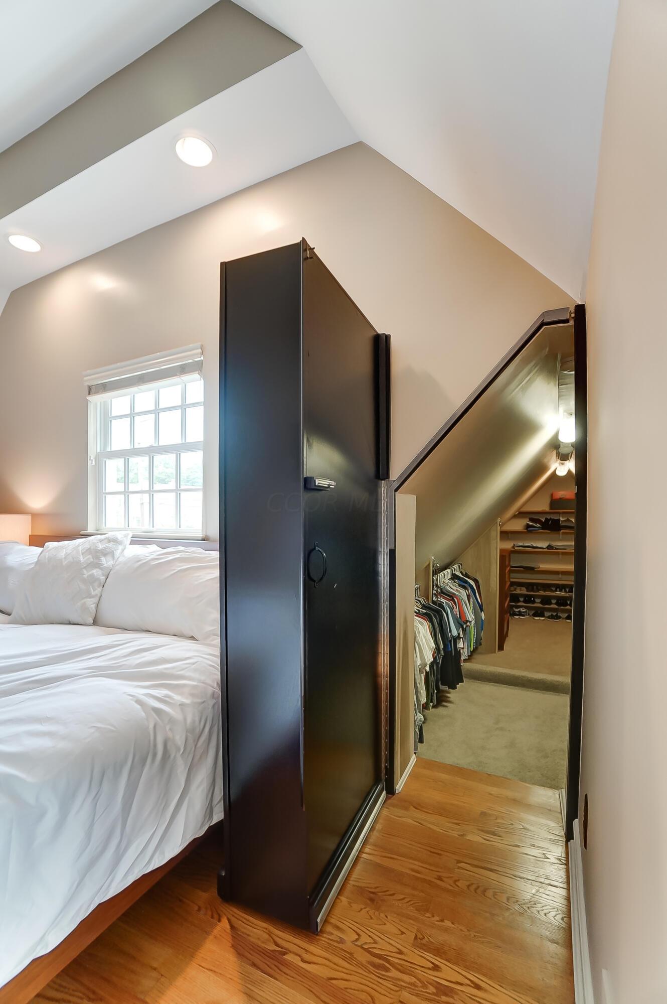 1874 Collingswood Road