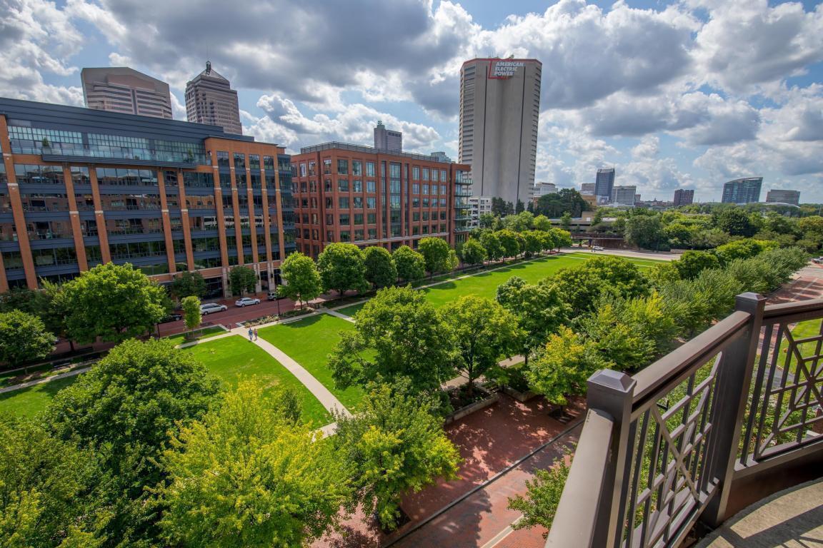 250 Daniel Burnham Square, 607