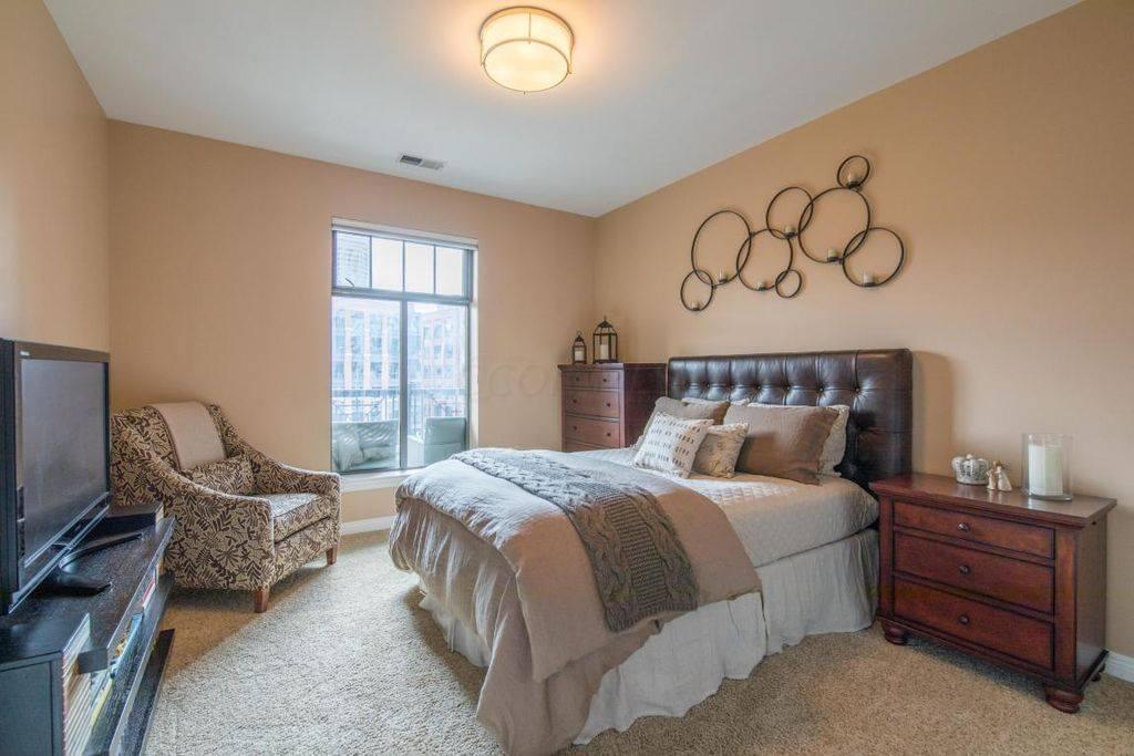 250 Daniel Burnham Square, 607