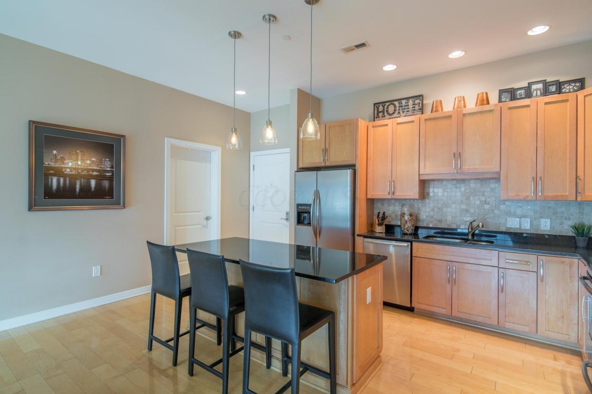 250 Daniel Burnham Square, 607