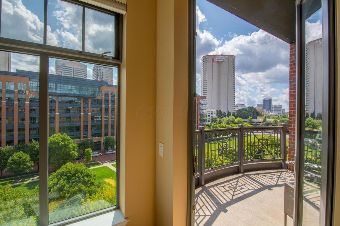 250 Daniel Burnham Square, 607