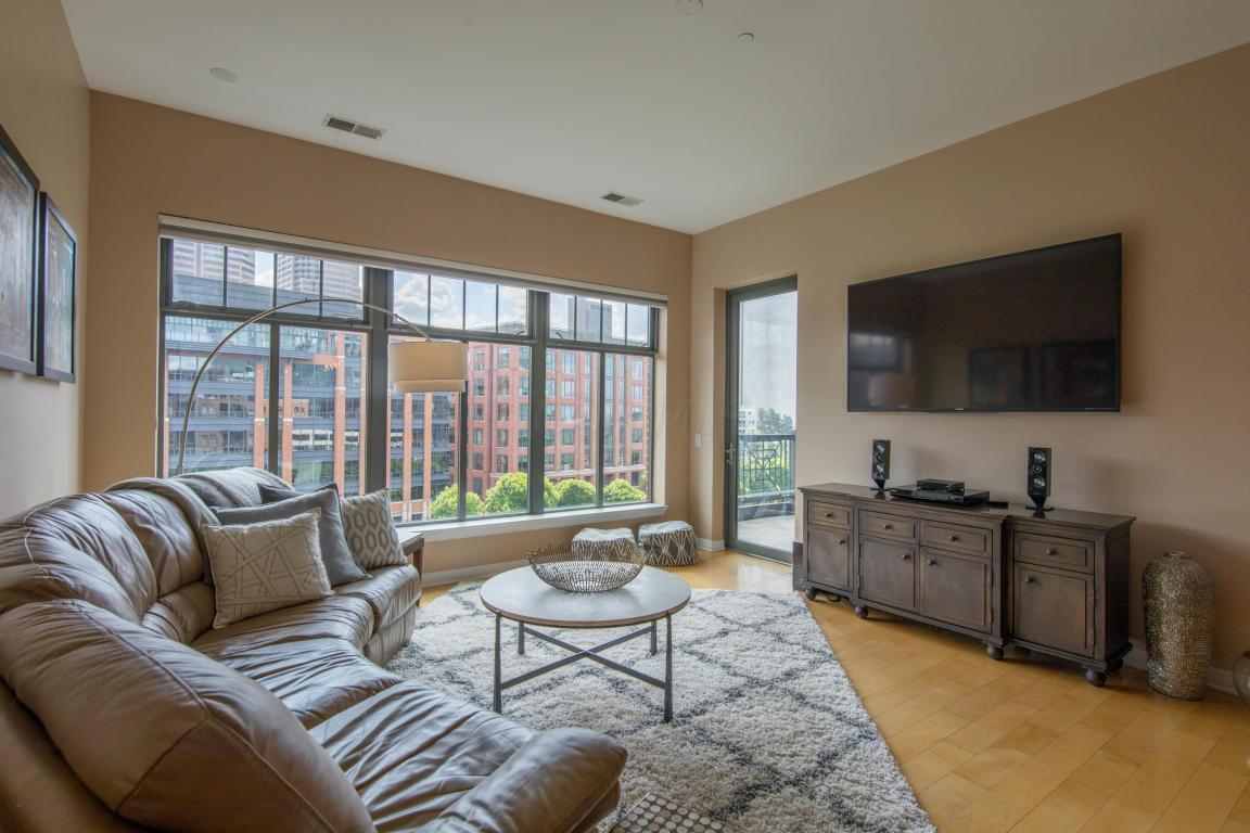 250 Daniel Burnham Square, 607