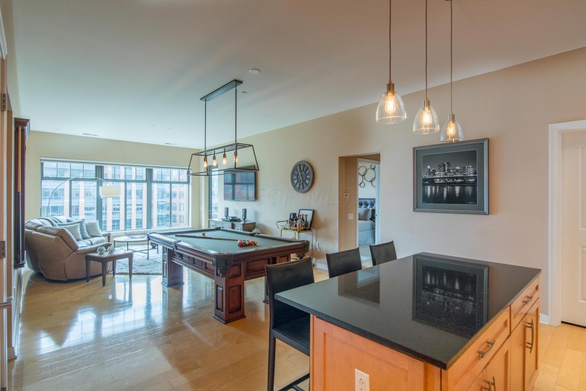 250 Daniel Burnham Square, 607