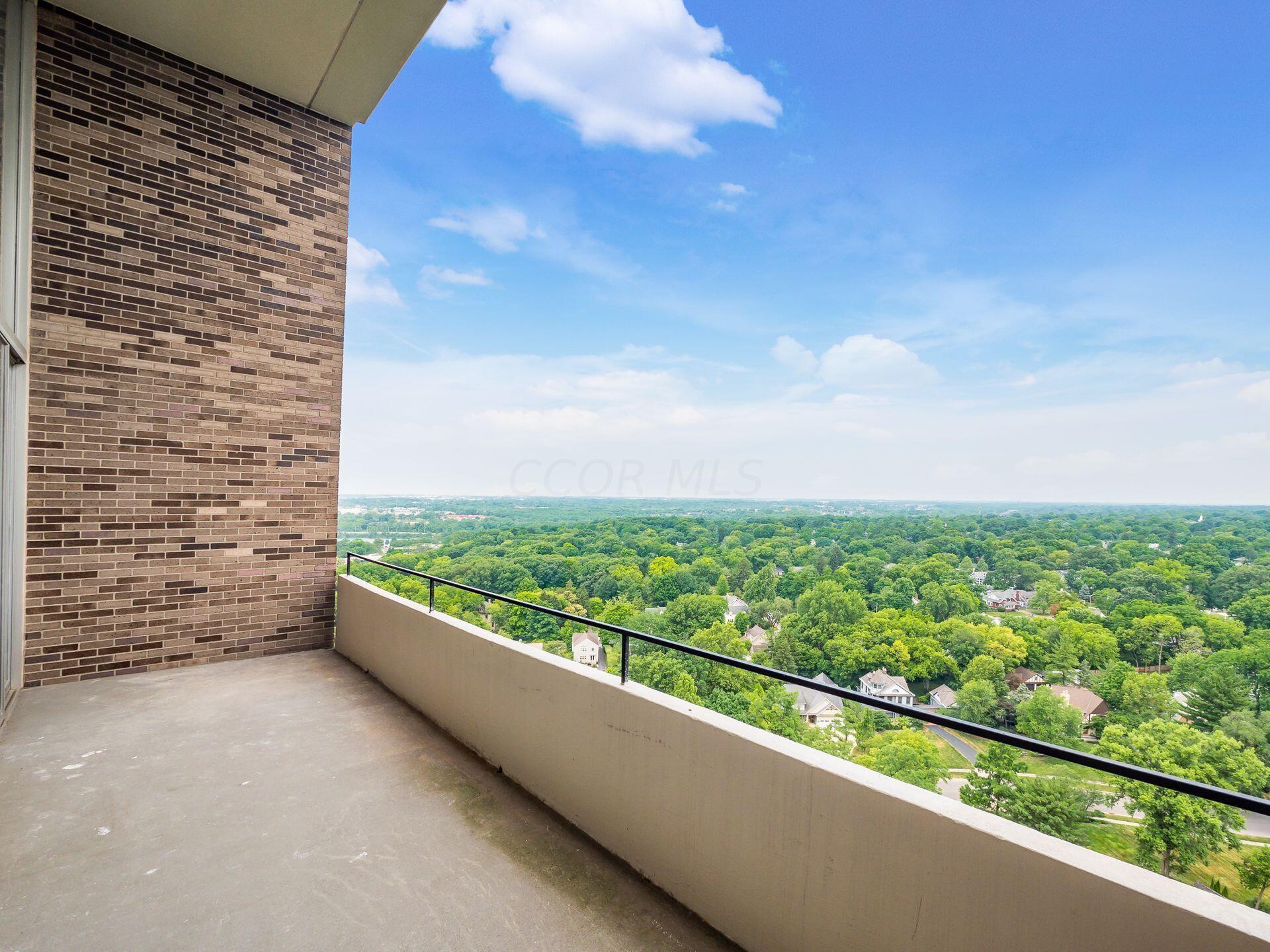 1000 Urlin Avenue, 2222