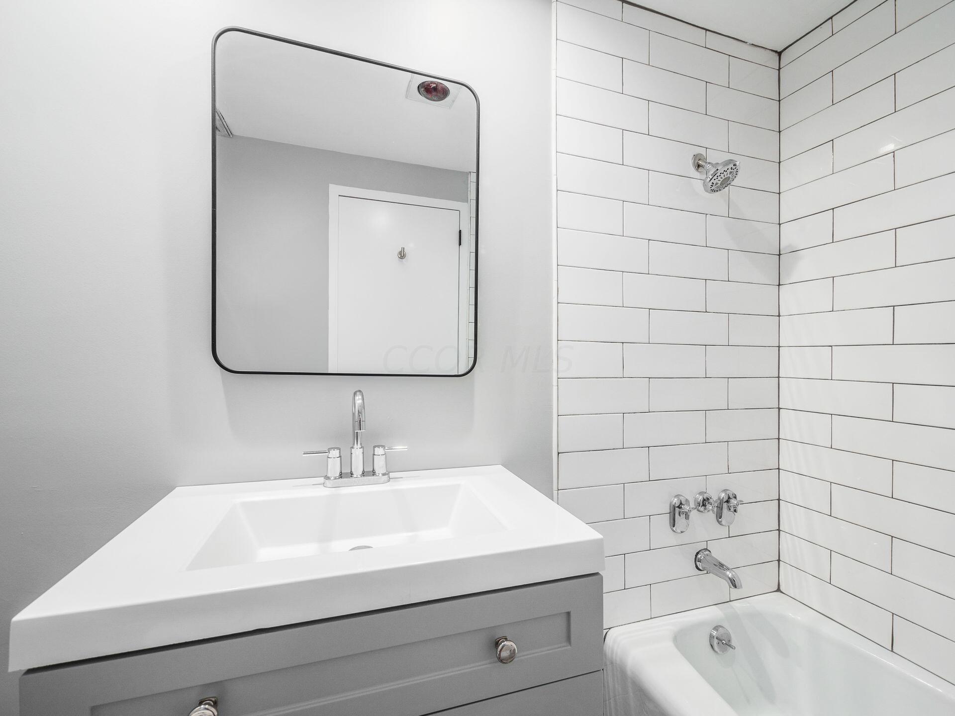 1000 Urlin Avenue, 2222