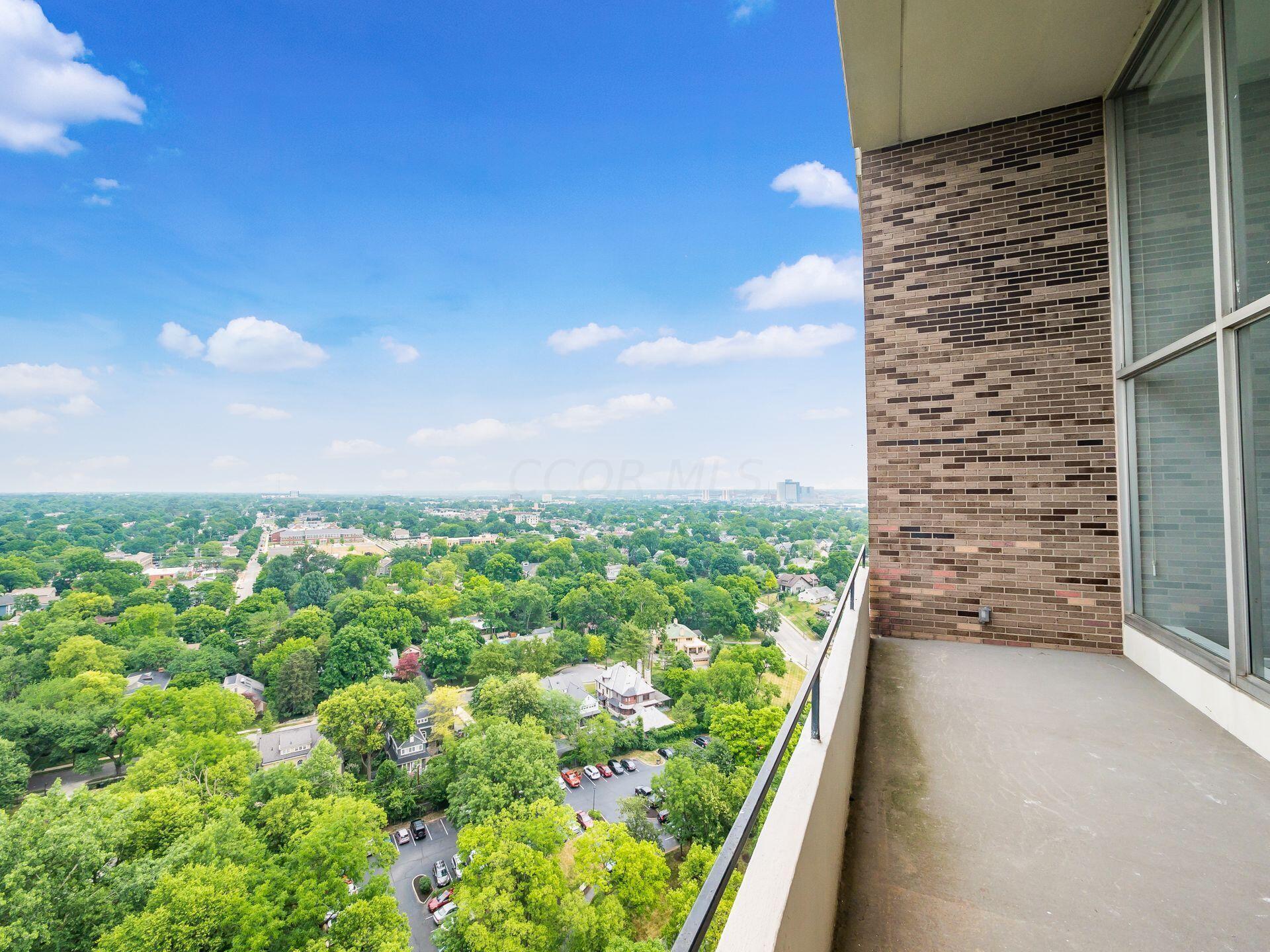 1000 Urlin Avenue, 2222