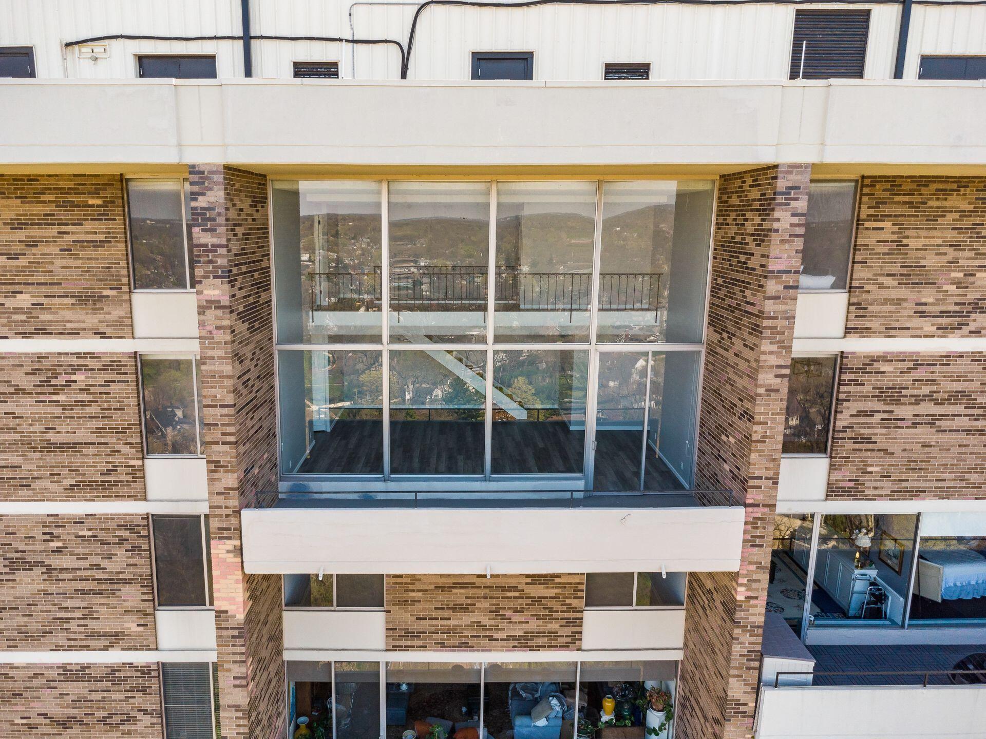 1000 Urlin Avenue, 2222