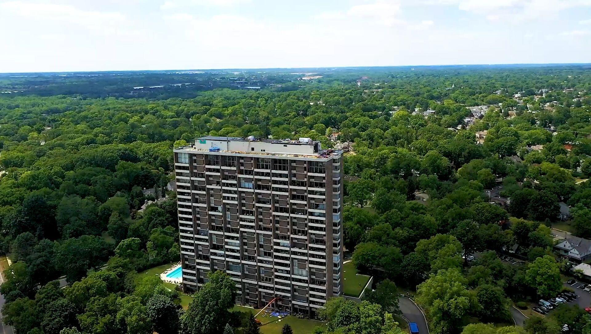 1000 Urlin Avenue, 2222