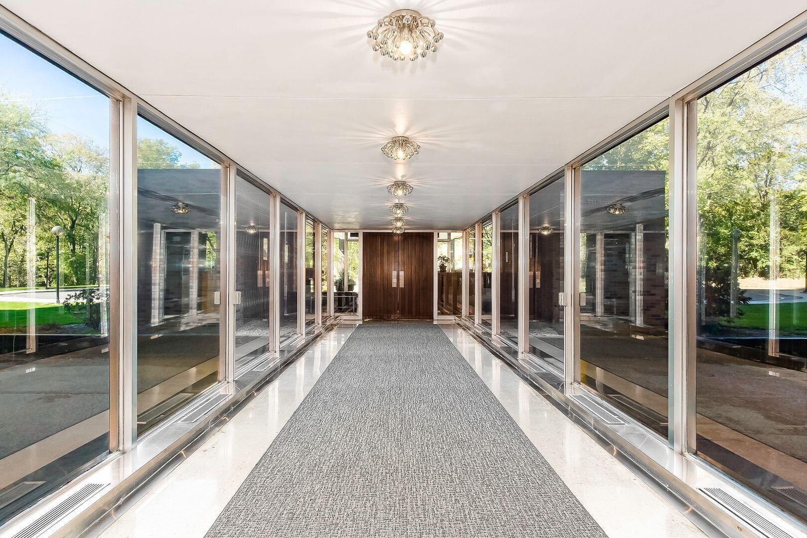 1000 Urlin Avenue, 2222