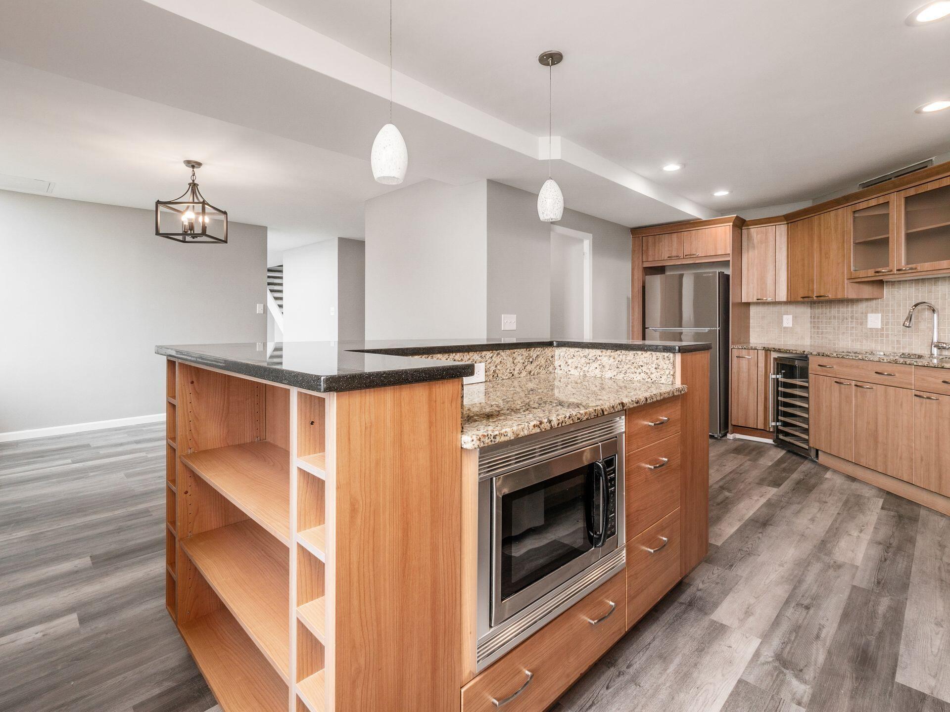 1000 Urlin Avenue, 2222