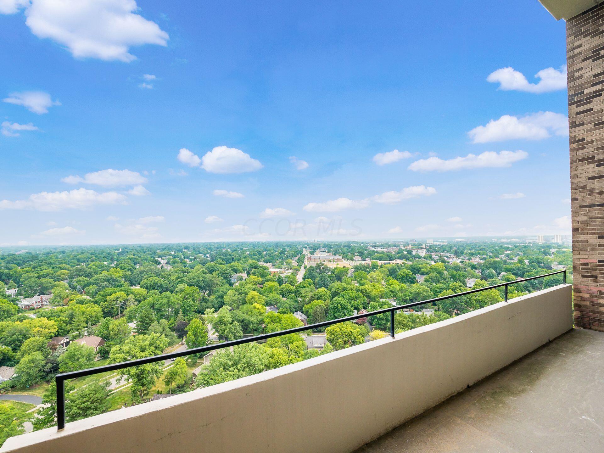 1000 Urlin Avenue, 2222