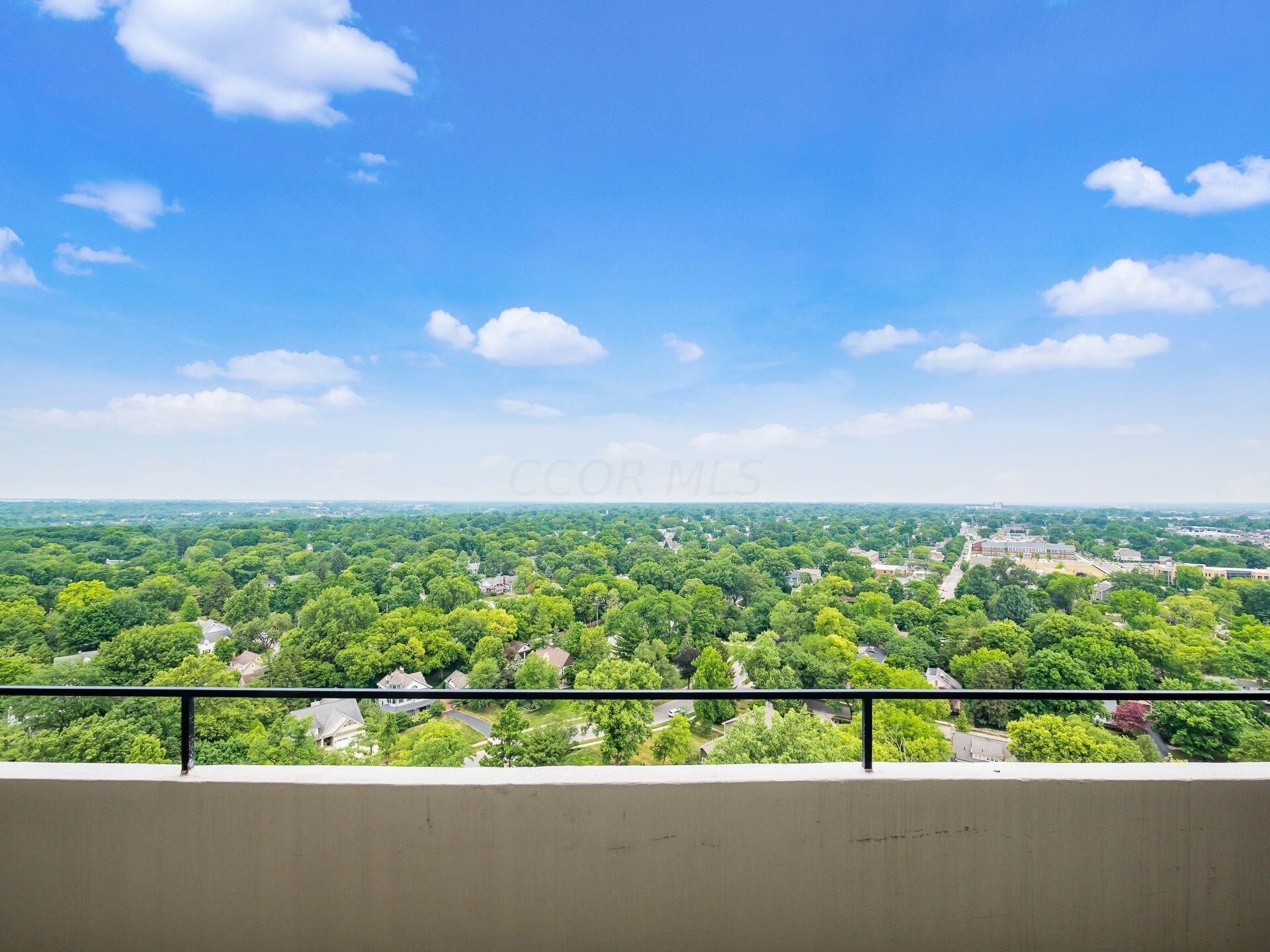 1000 Urlin Avenue, 2222