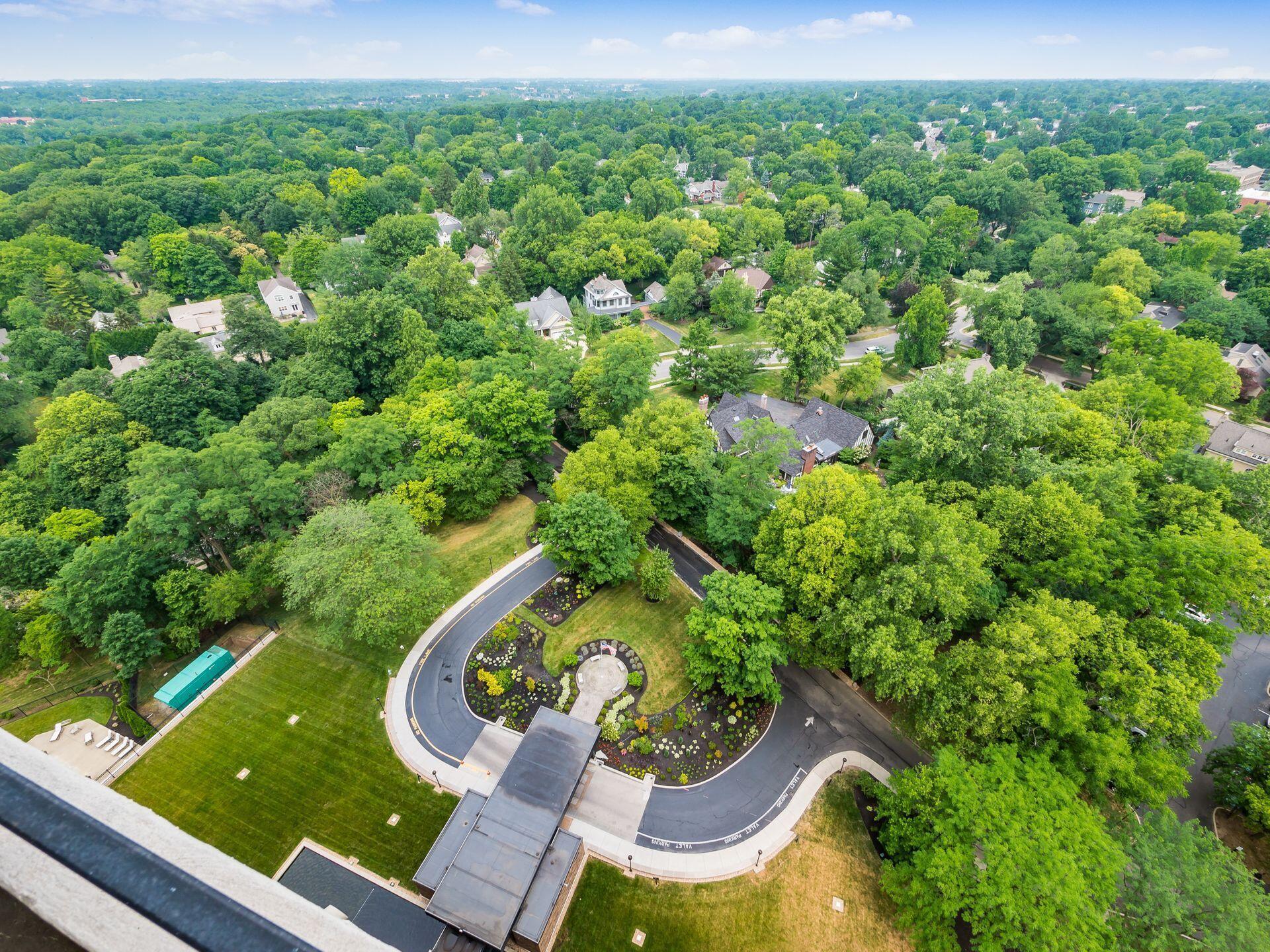 1000 Urlin Avenue, 2222