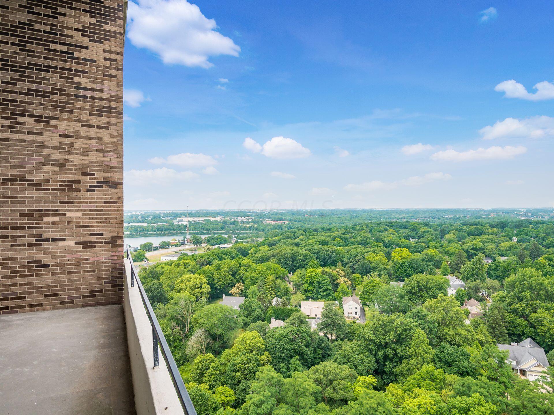 1000 Urlin Avenue, 2222