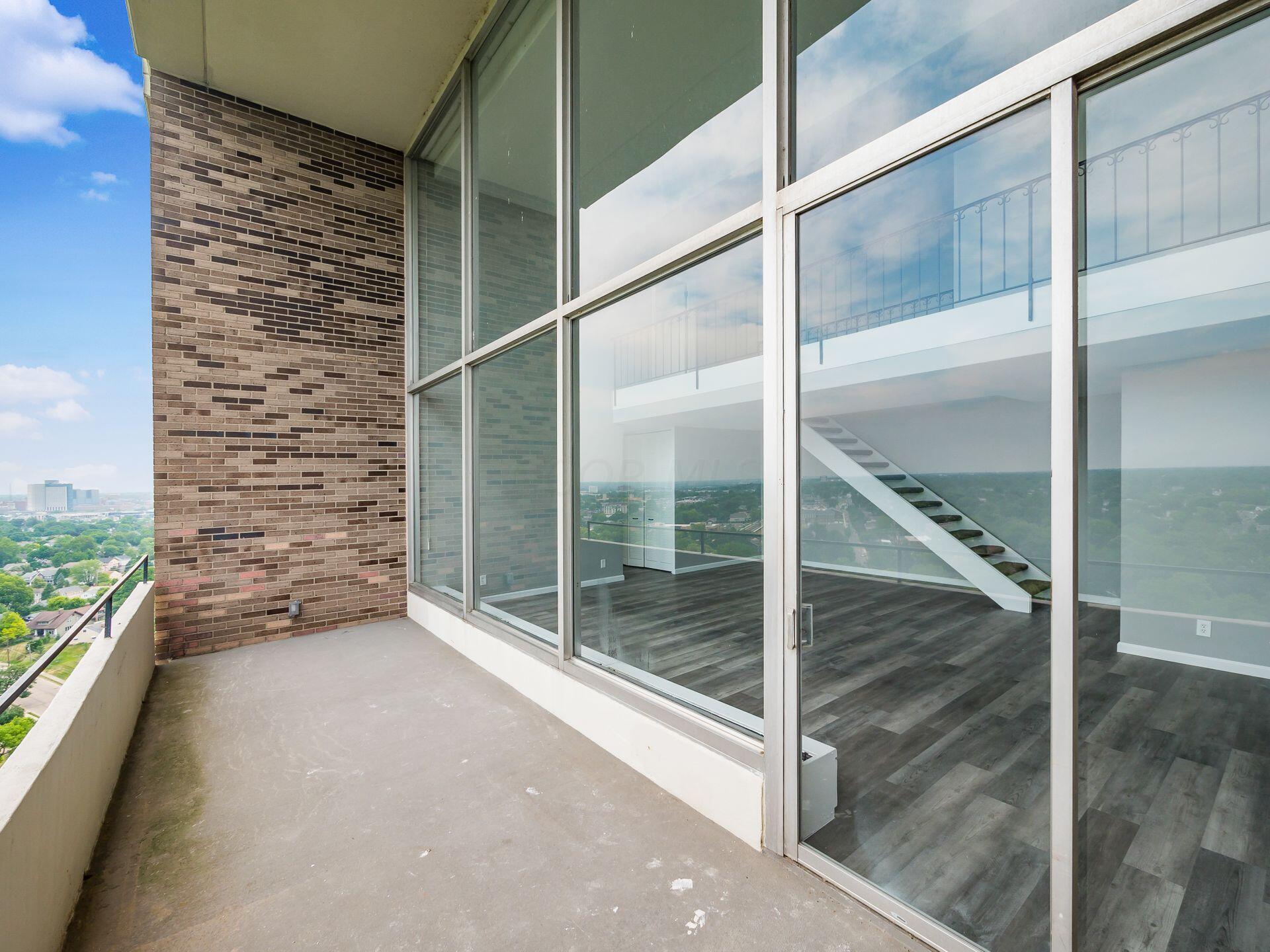 1000 Urlin Avenue, 2222