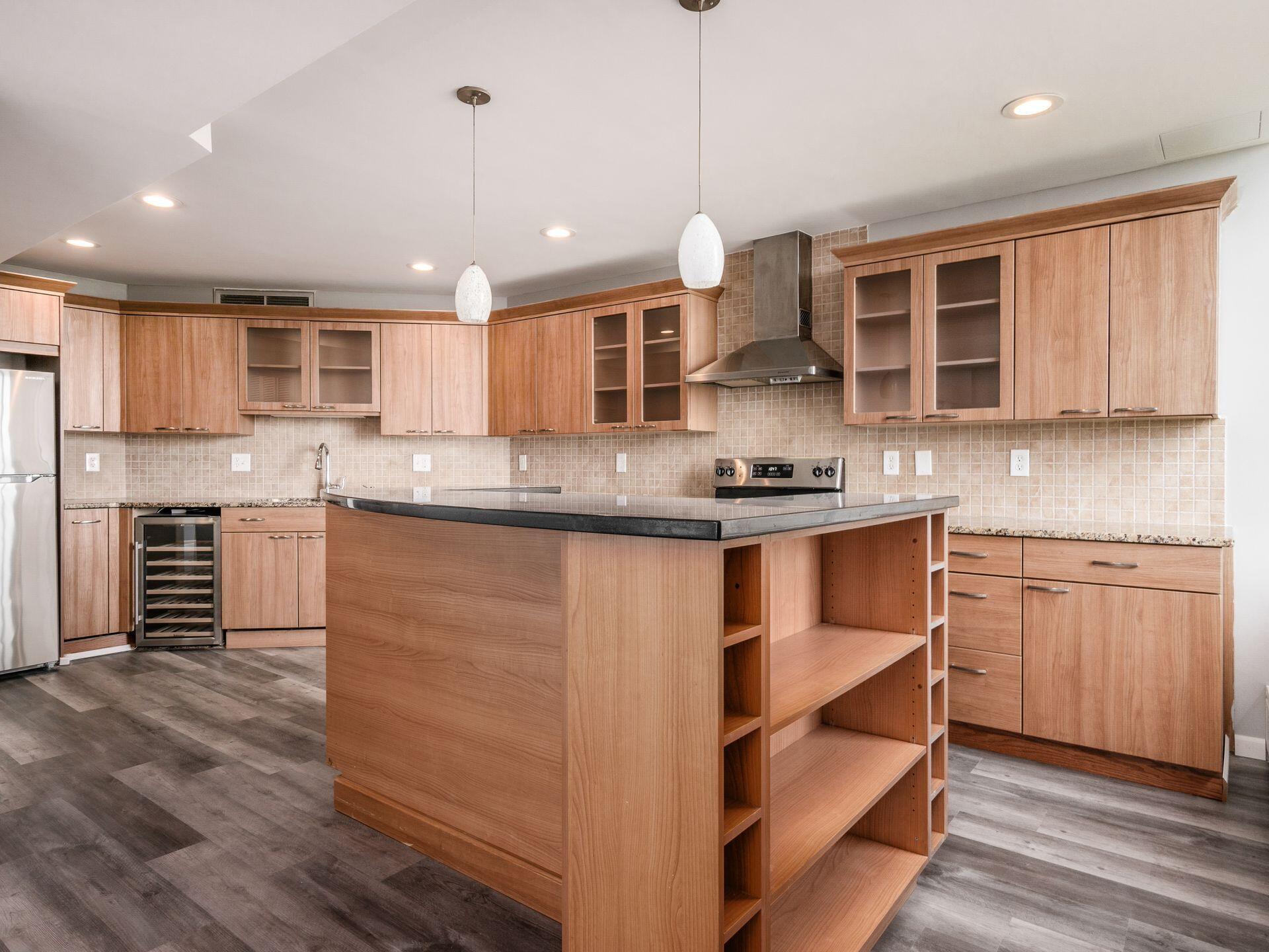 1000 Urlin Avenue, 2222