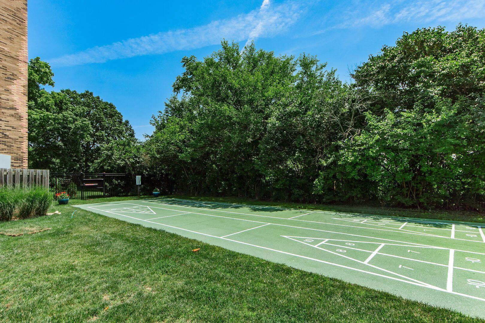 1000 Urlin Avenue, 2222