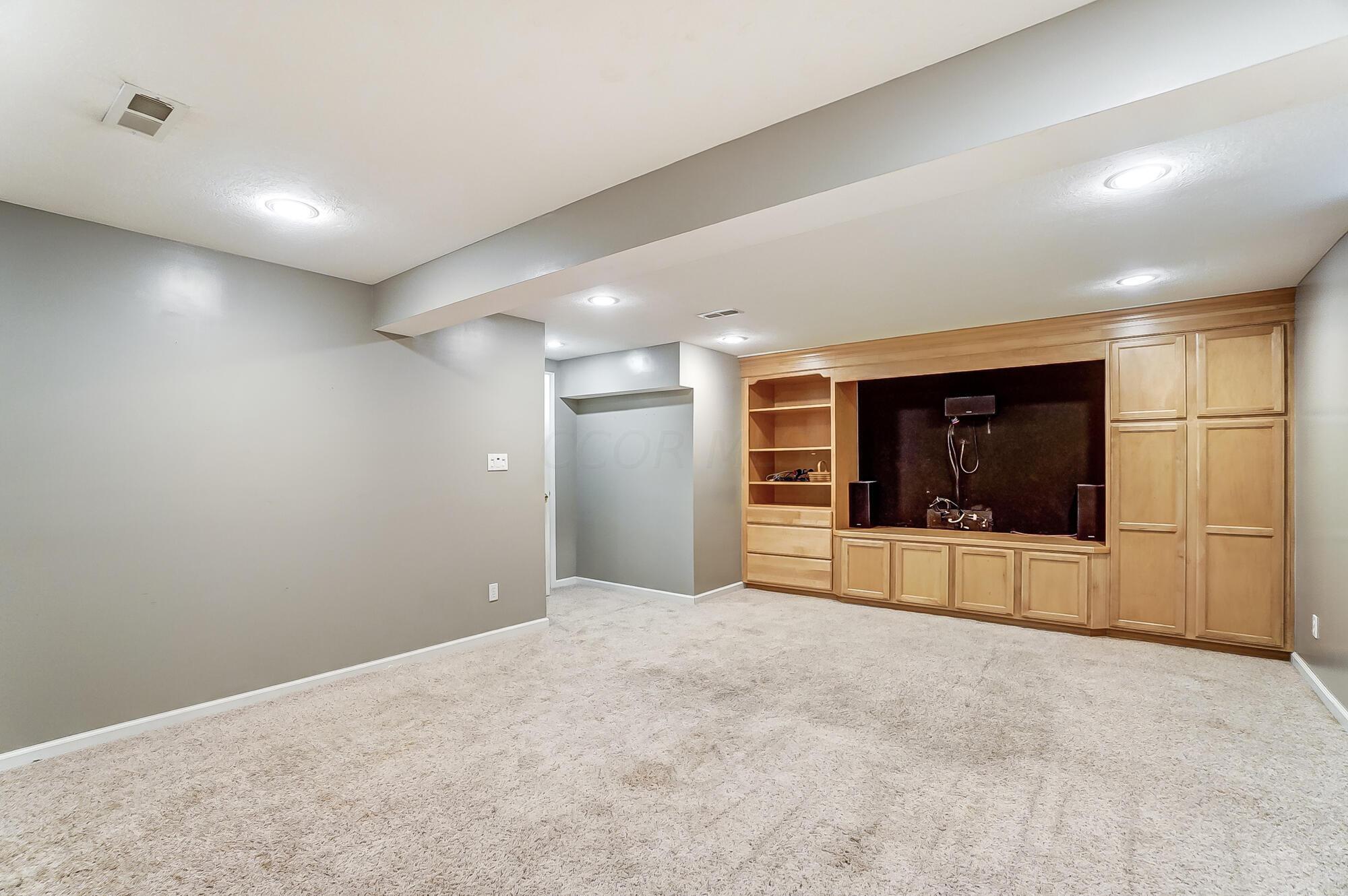 7440 Rolling Ridge Way