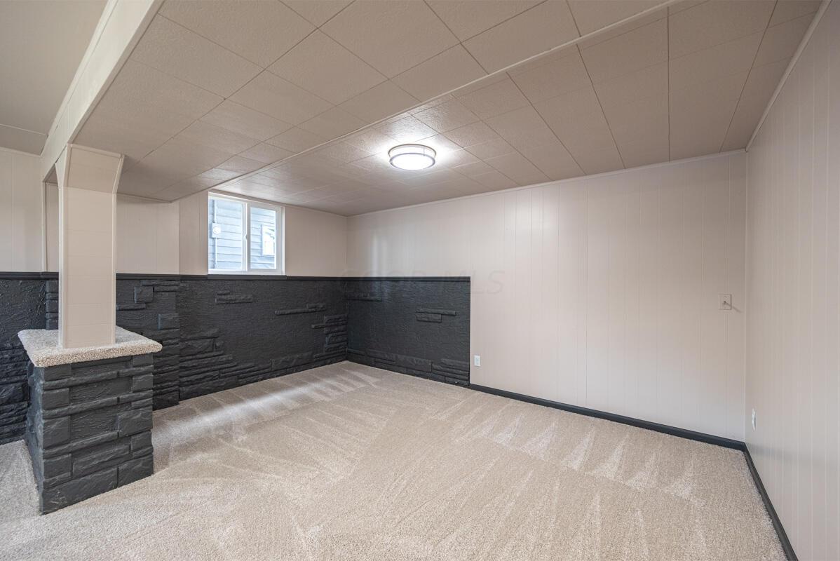 3516 E Deshler Avenue