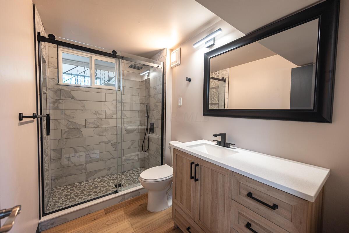 3516 E Deshler Avenue