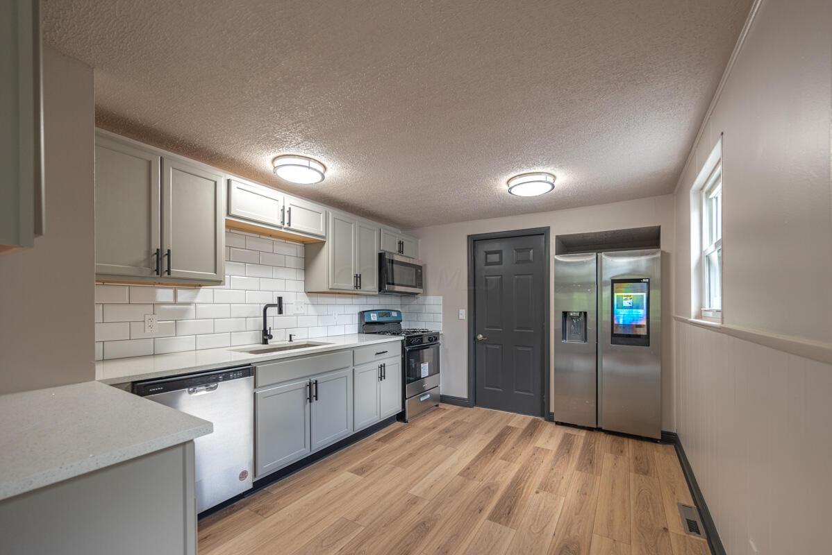 3516 E Deshler Avenue