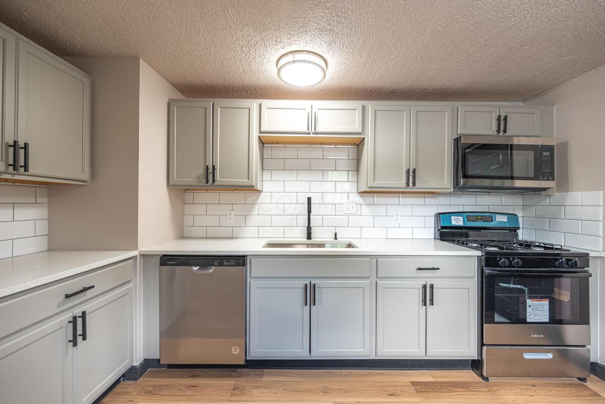 3516 E Deshler Avenue