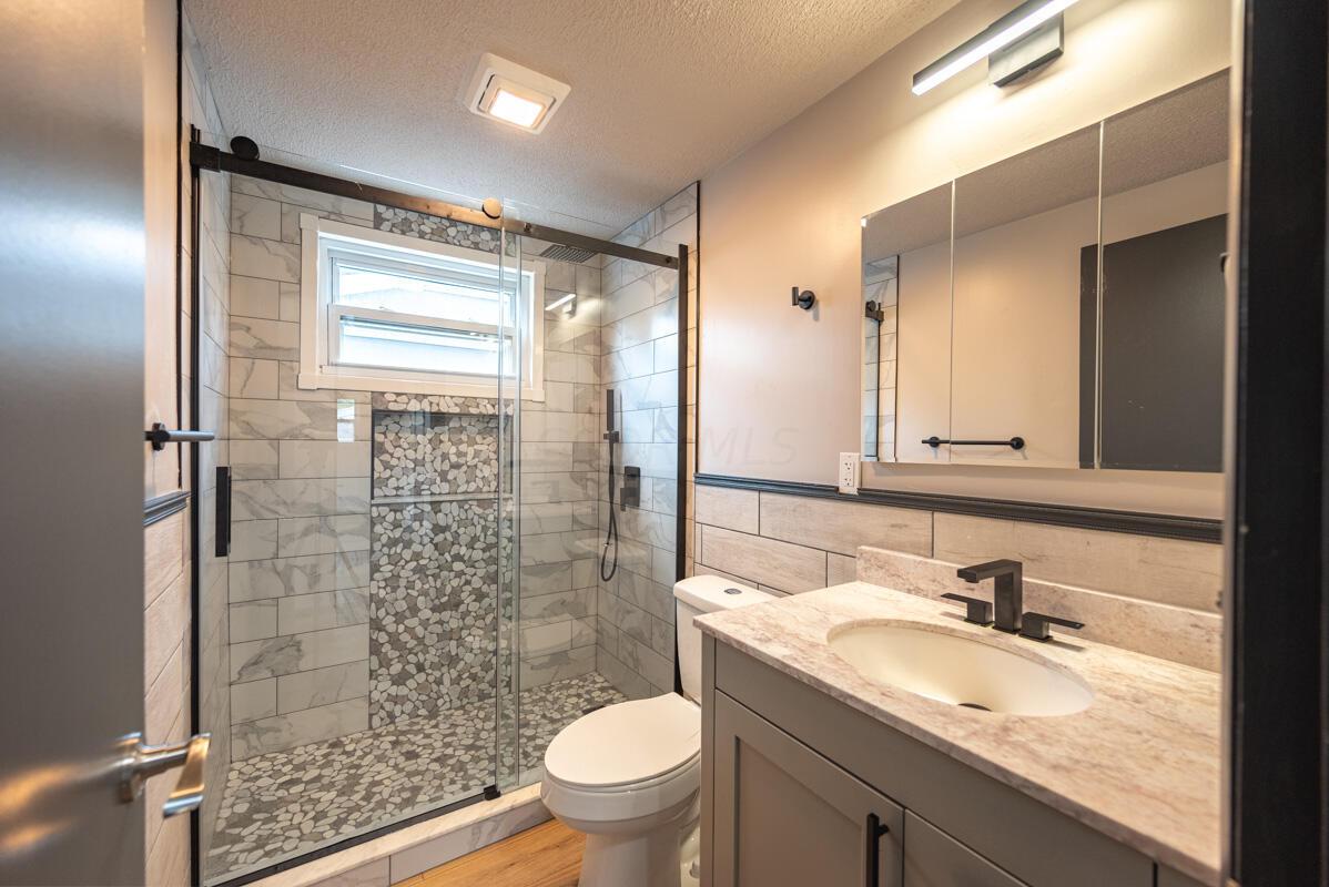 3516 E Deshler Avenue