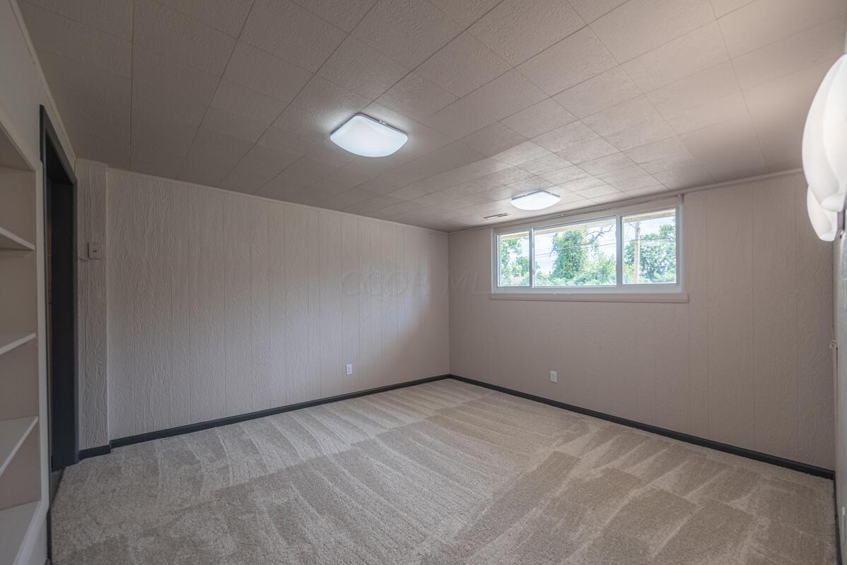 3516 E Deshler Avenue