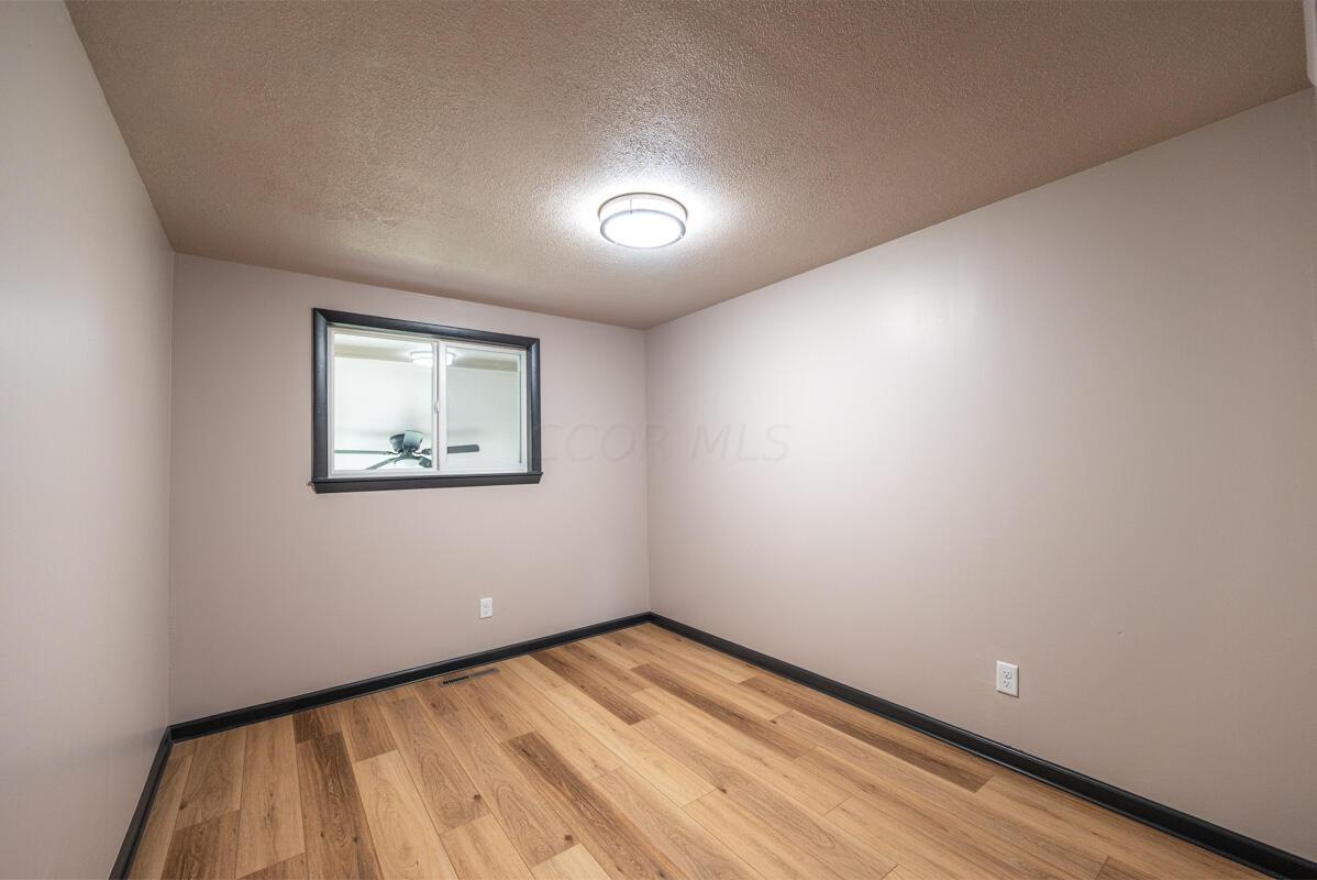 3516 E Deshler Avenue