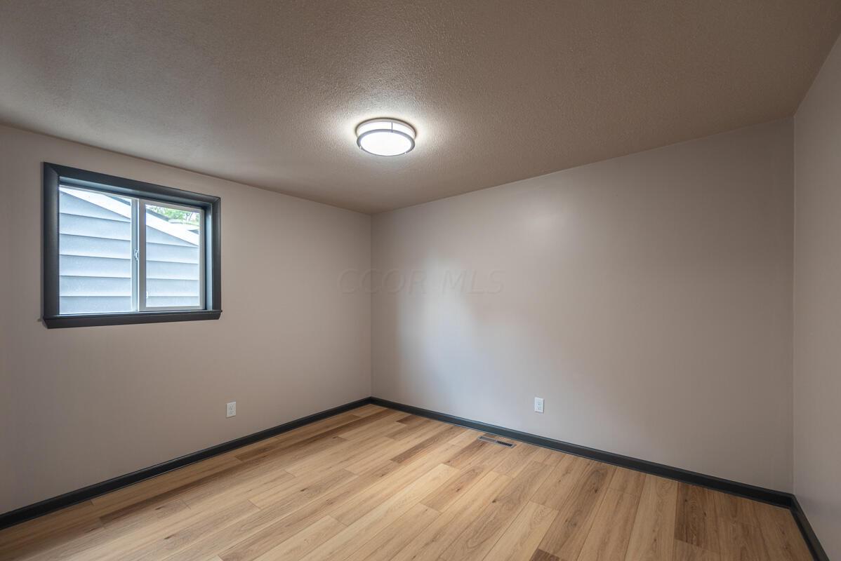 3516 E Deshler Avenue