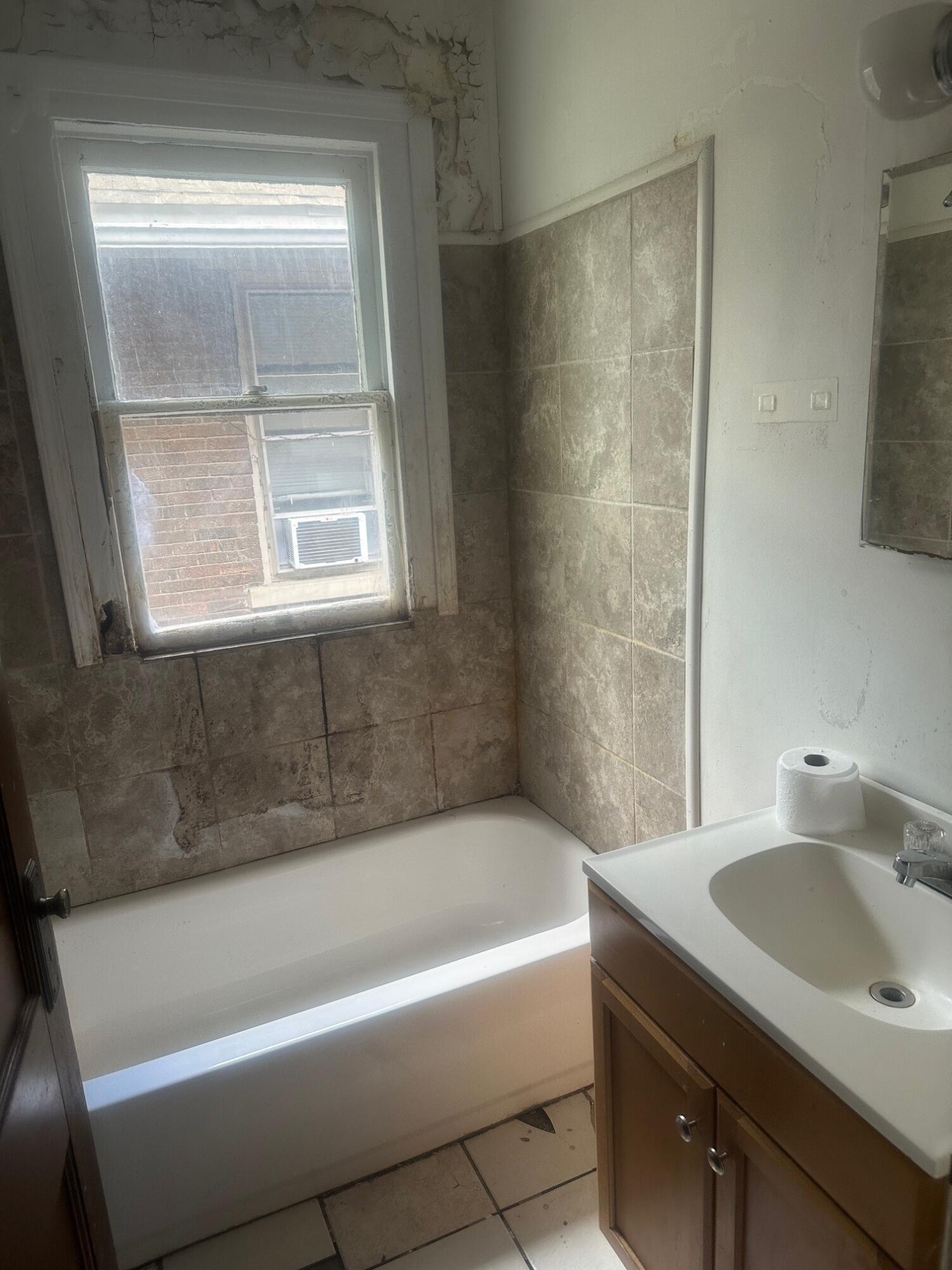 1195 E Whittier Street