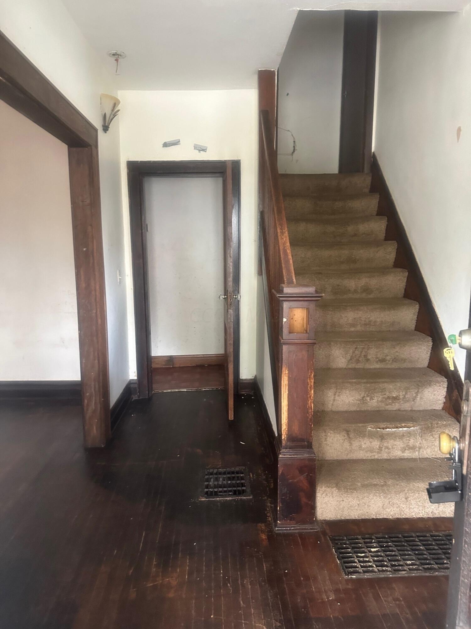 1195 E Whittier Street