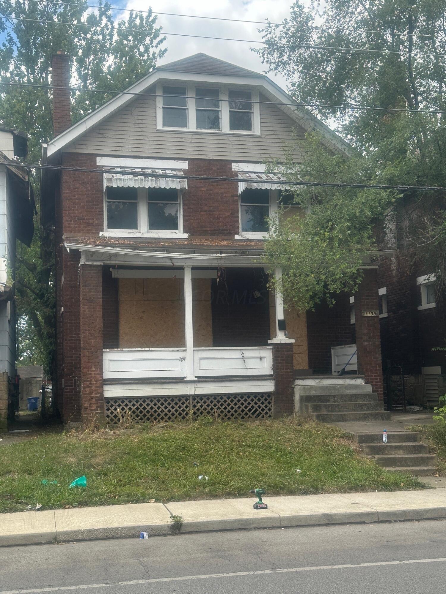 1195 E Whittier Street