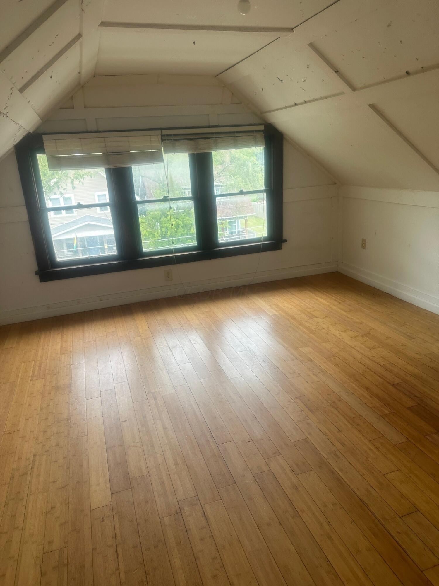 1195 E Whittier Street