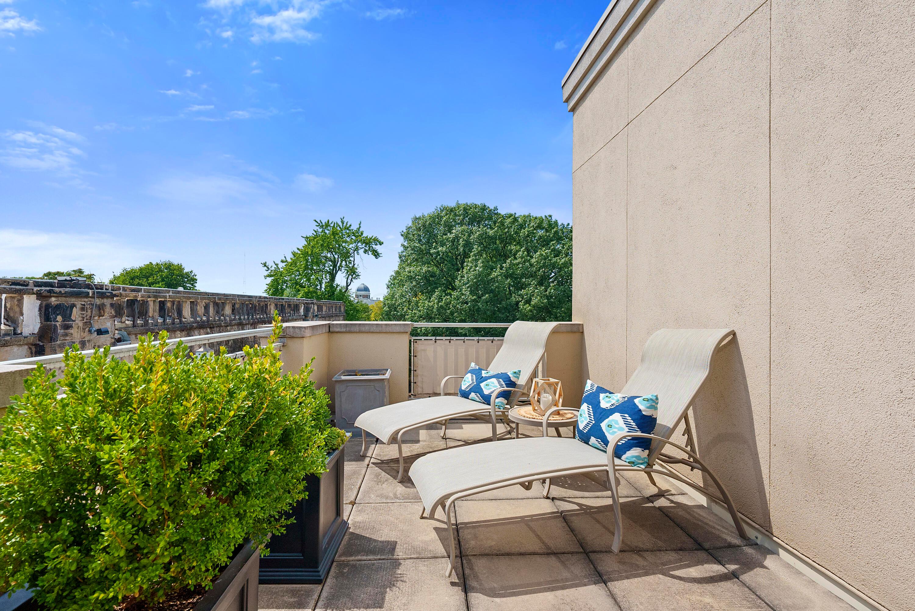 845 N High Street, 505