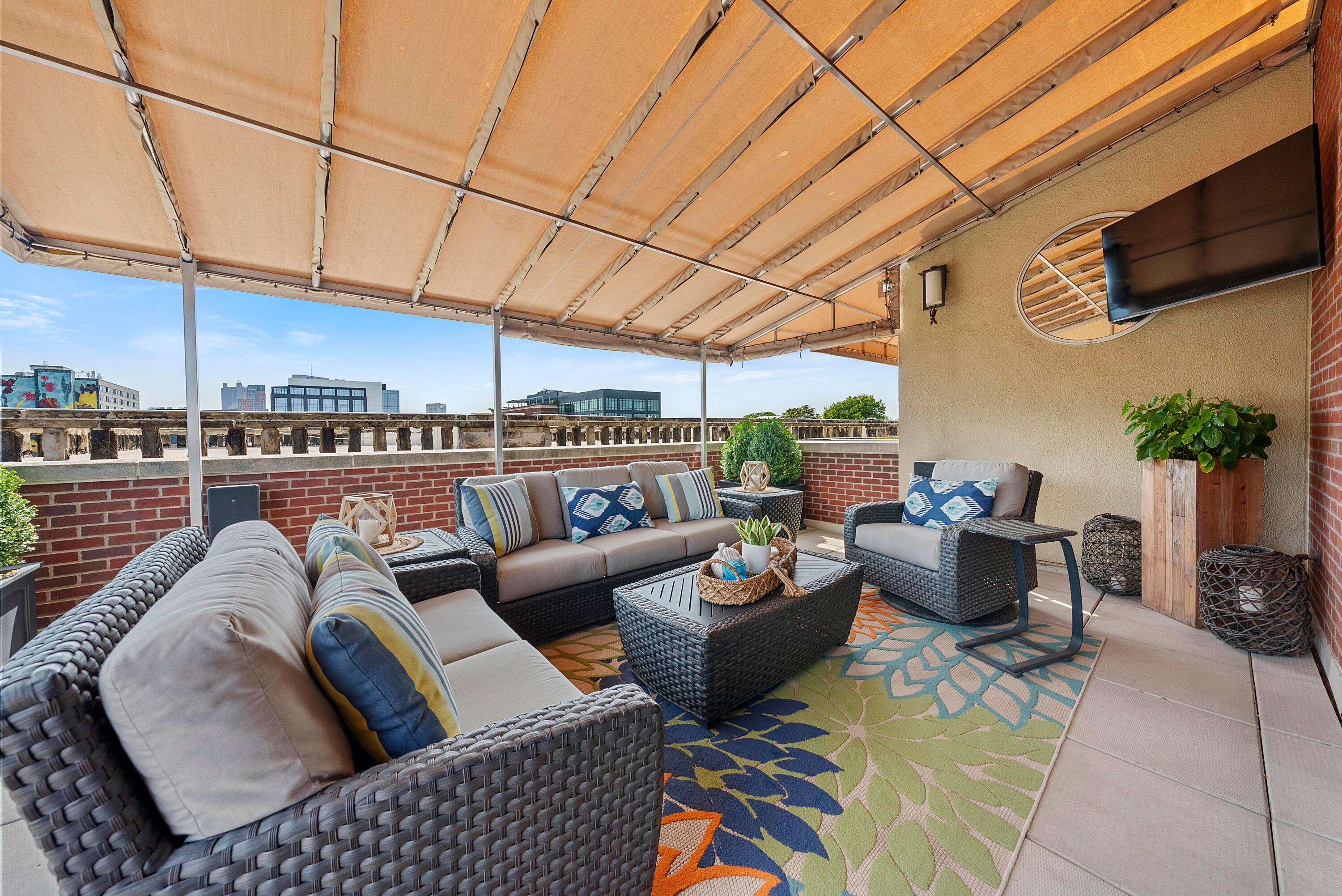 845 N High Street, 505