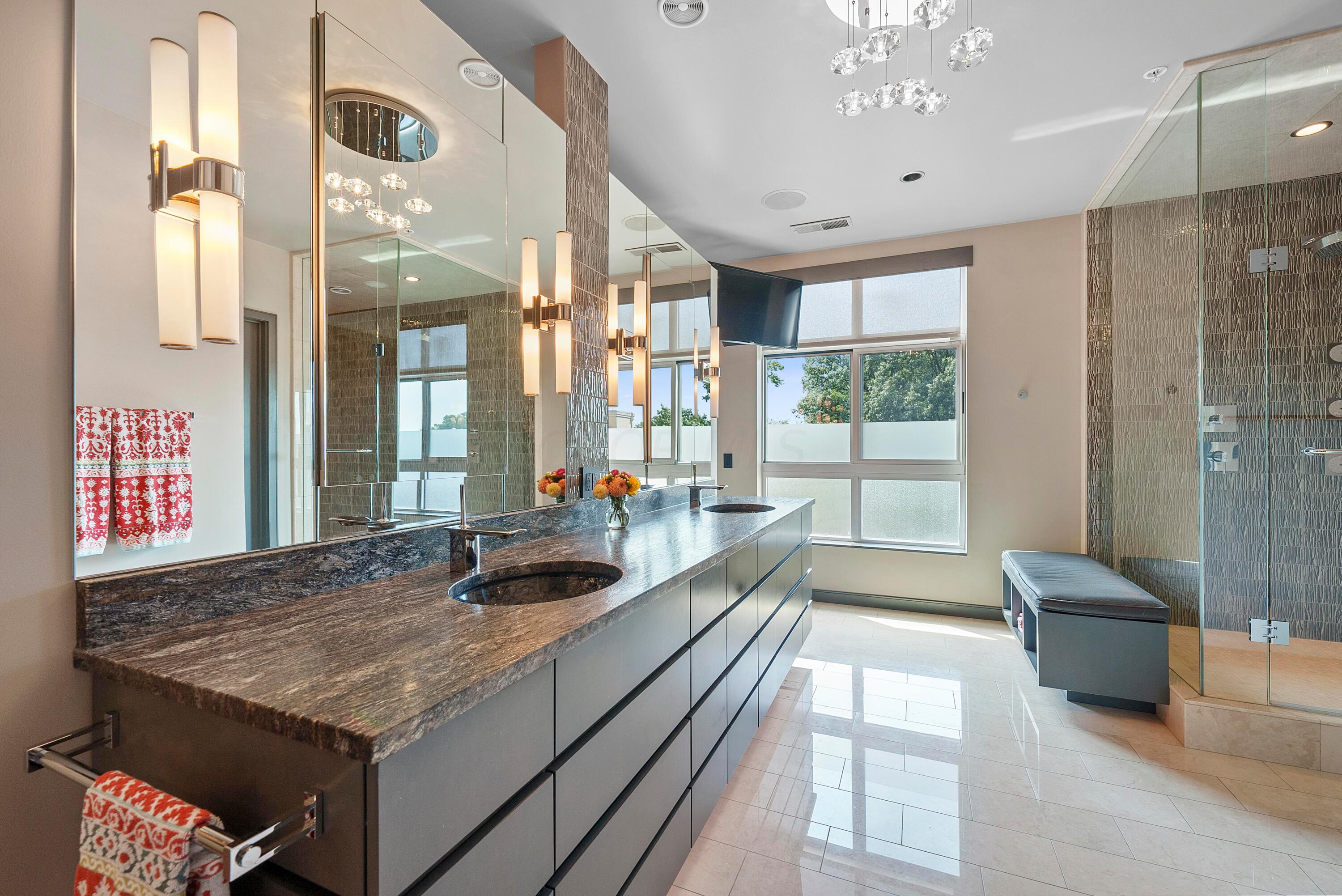 845 N High Street, 505