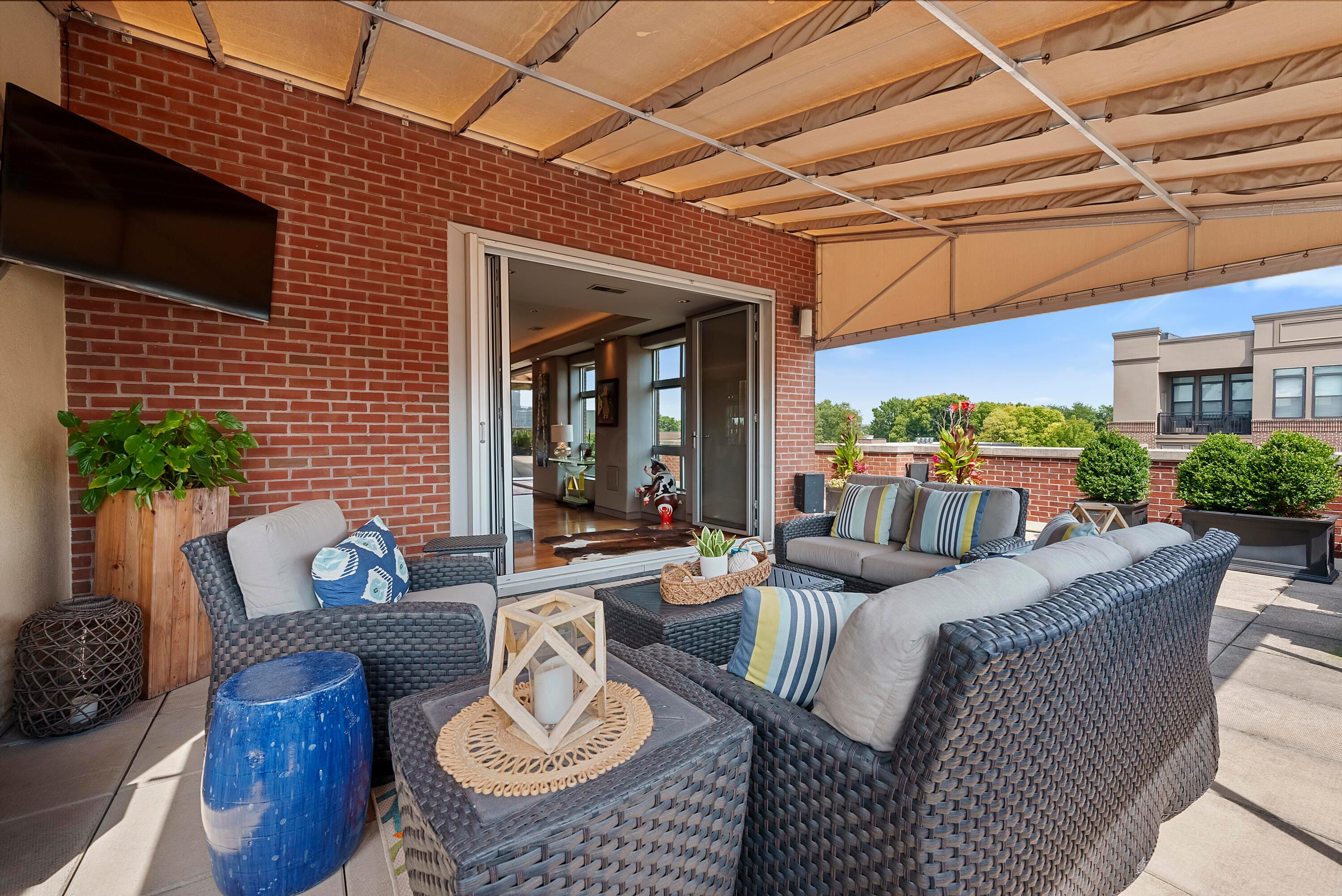 845 N High Street, 505