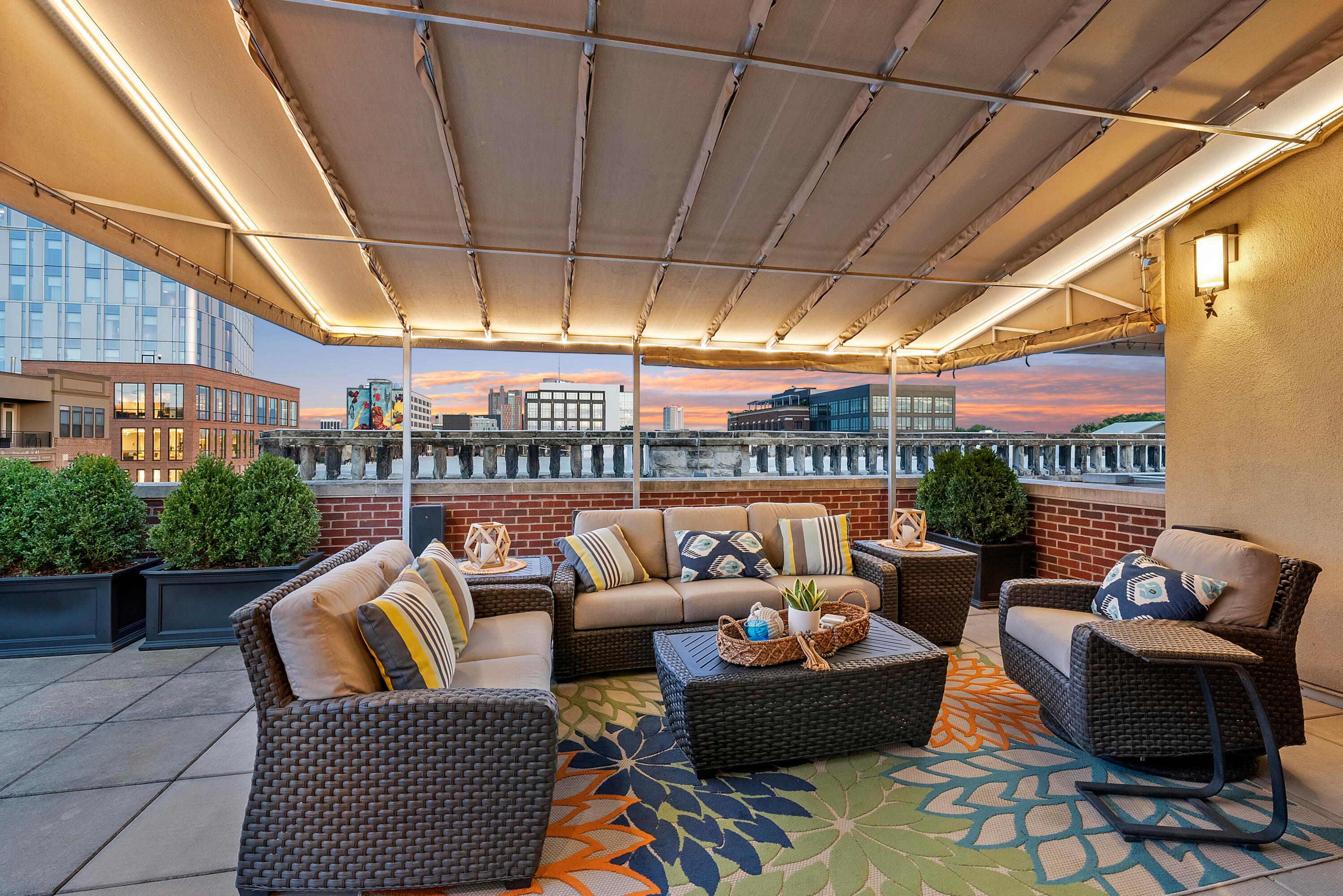 845 N High Street, 505