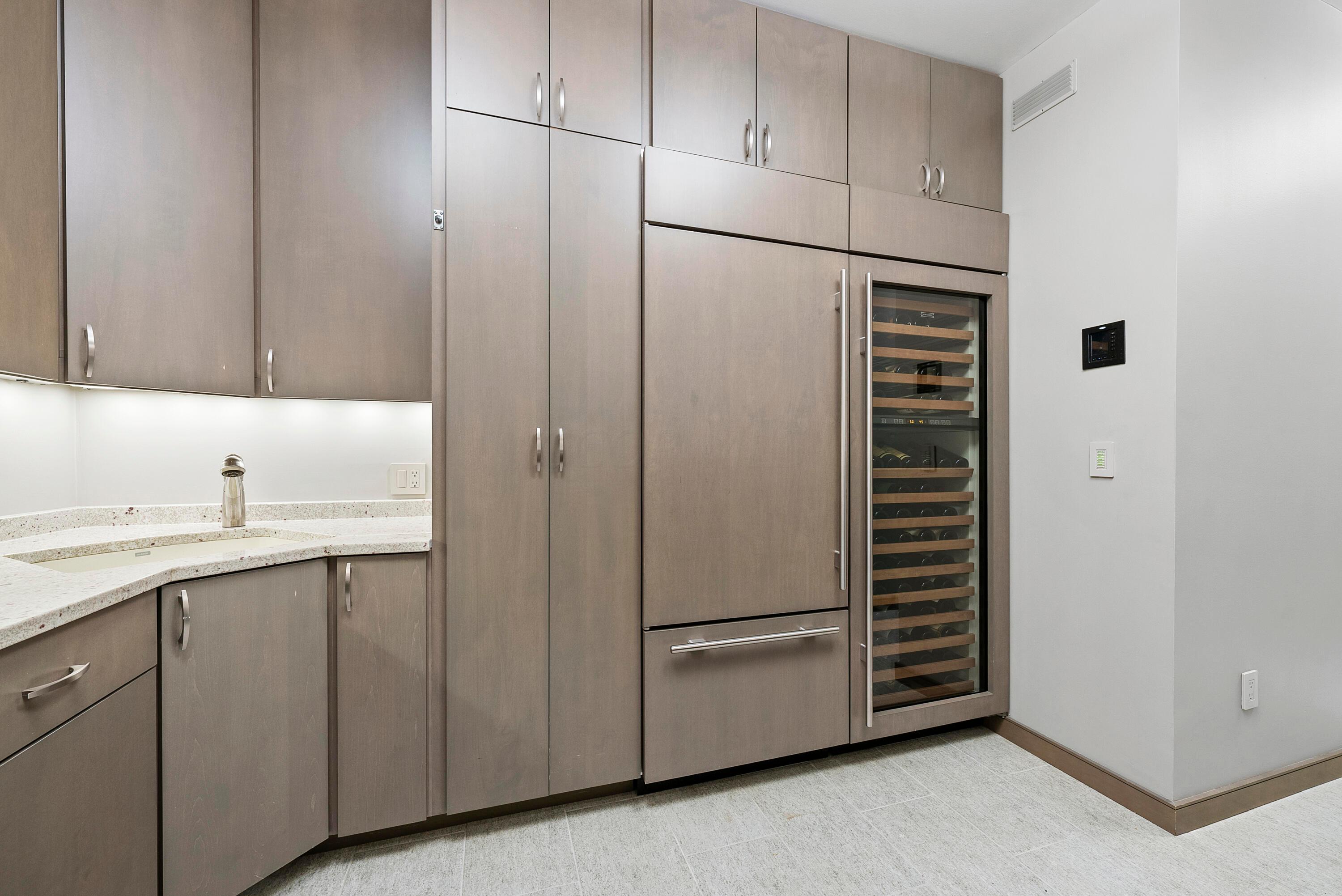 845 N High Street, 505