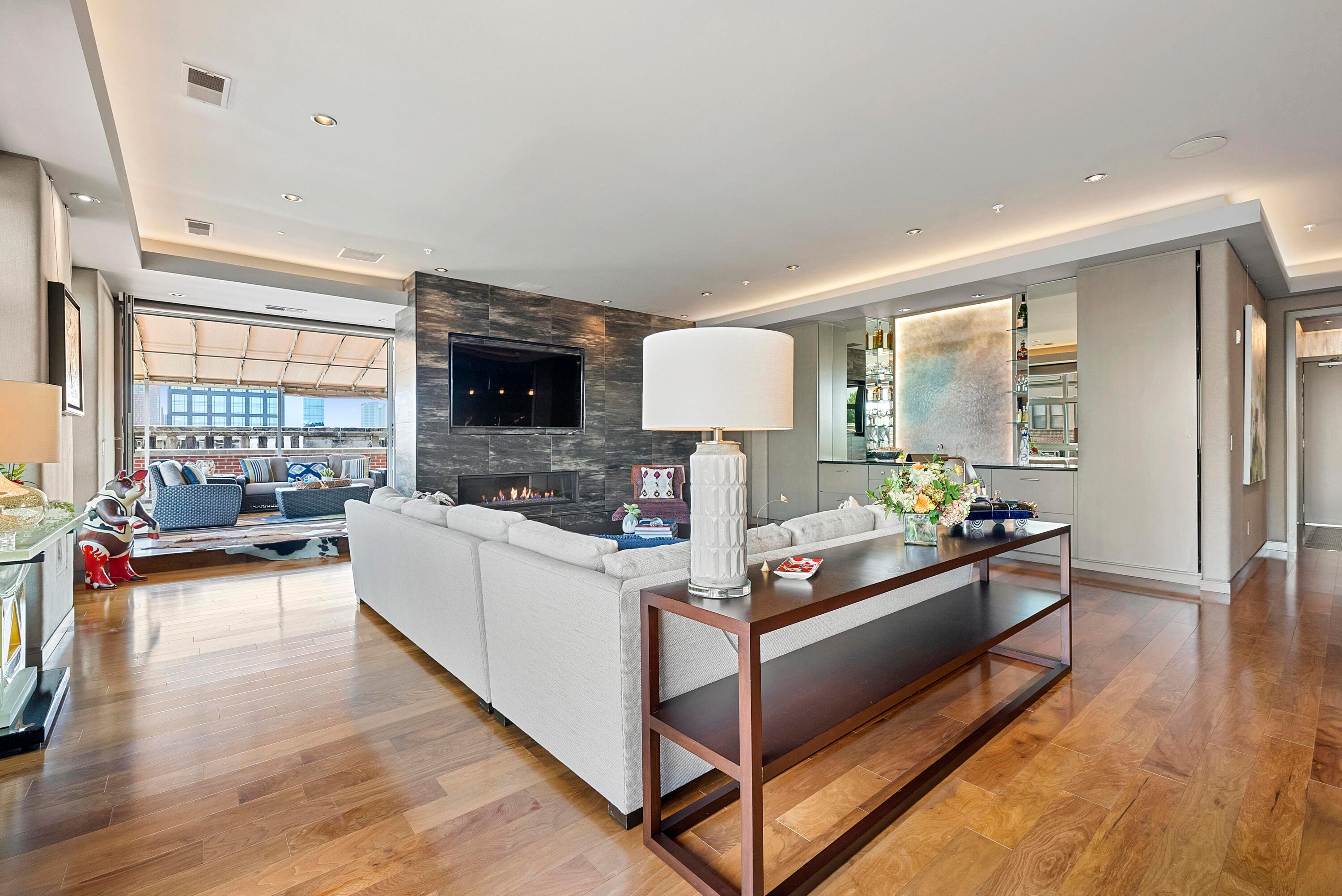 845 N High Street, 505