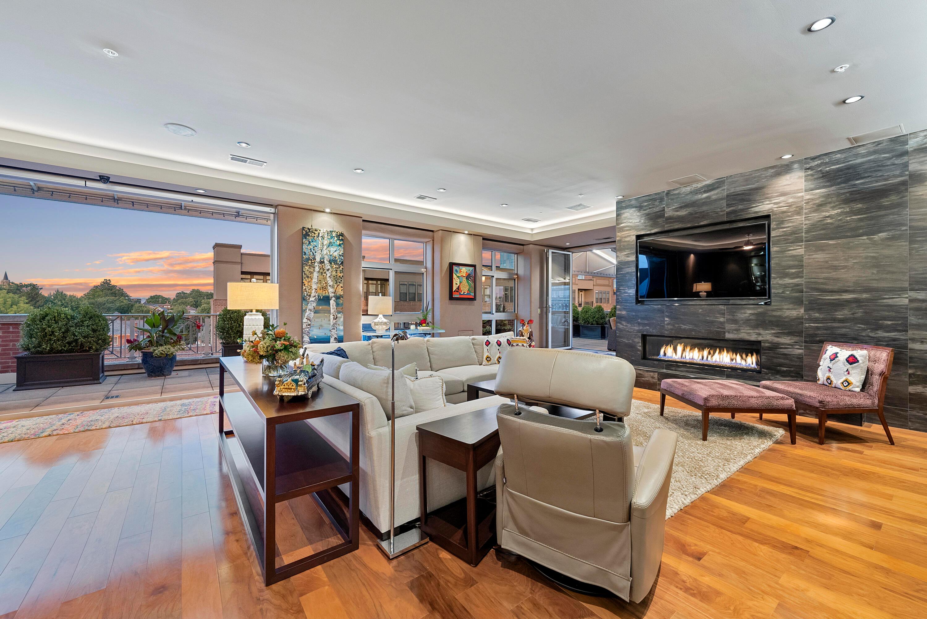 845 N High Street, 505