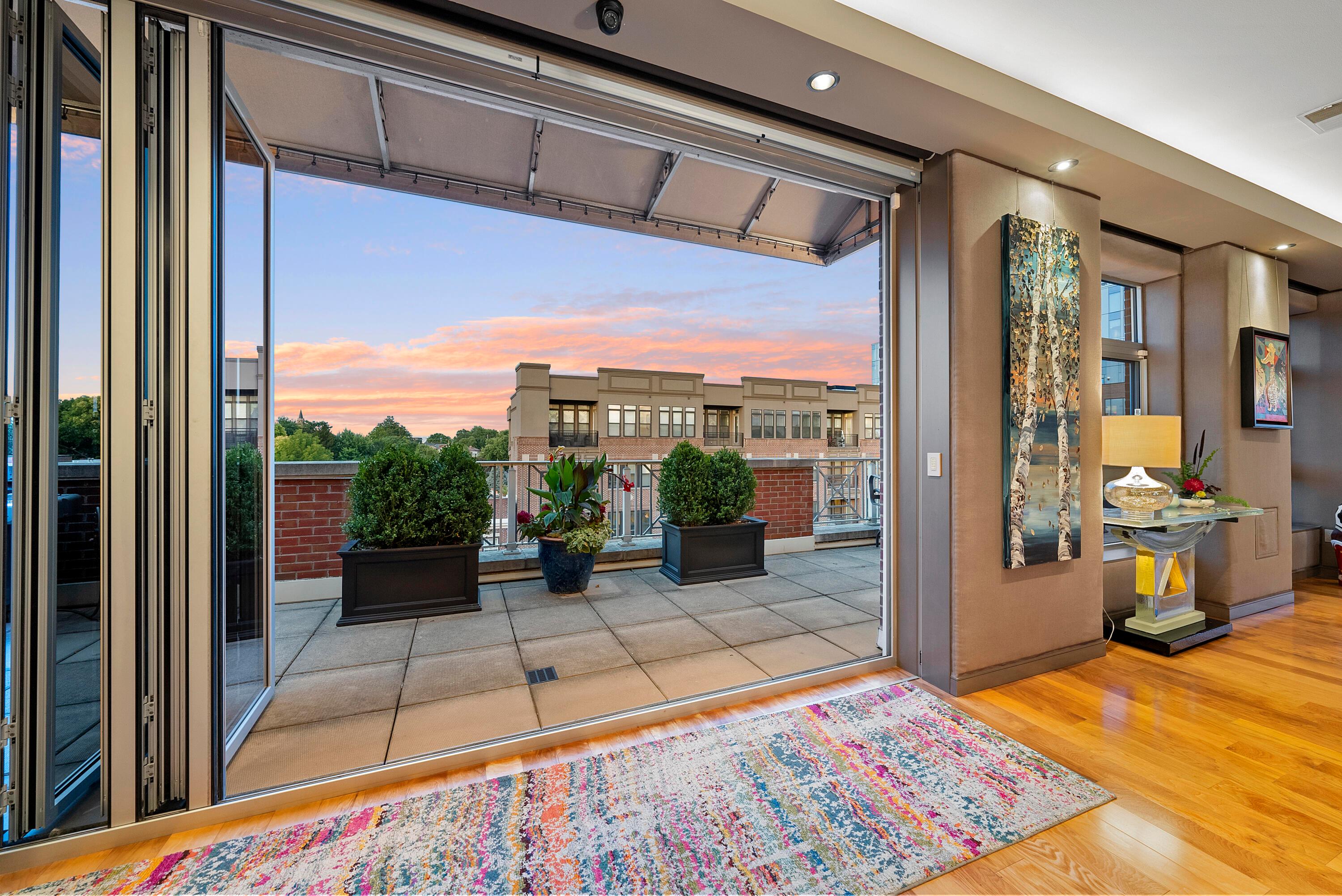 845 N High Street, 505